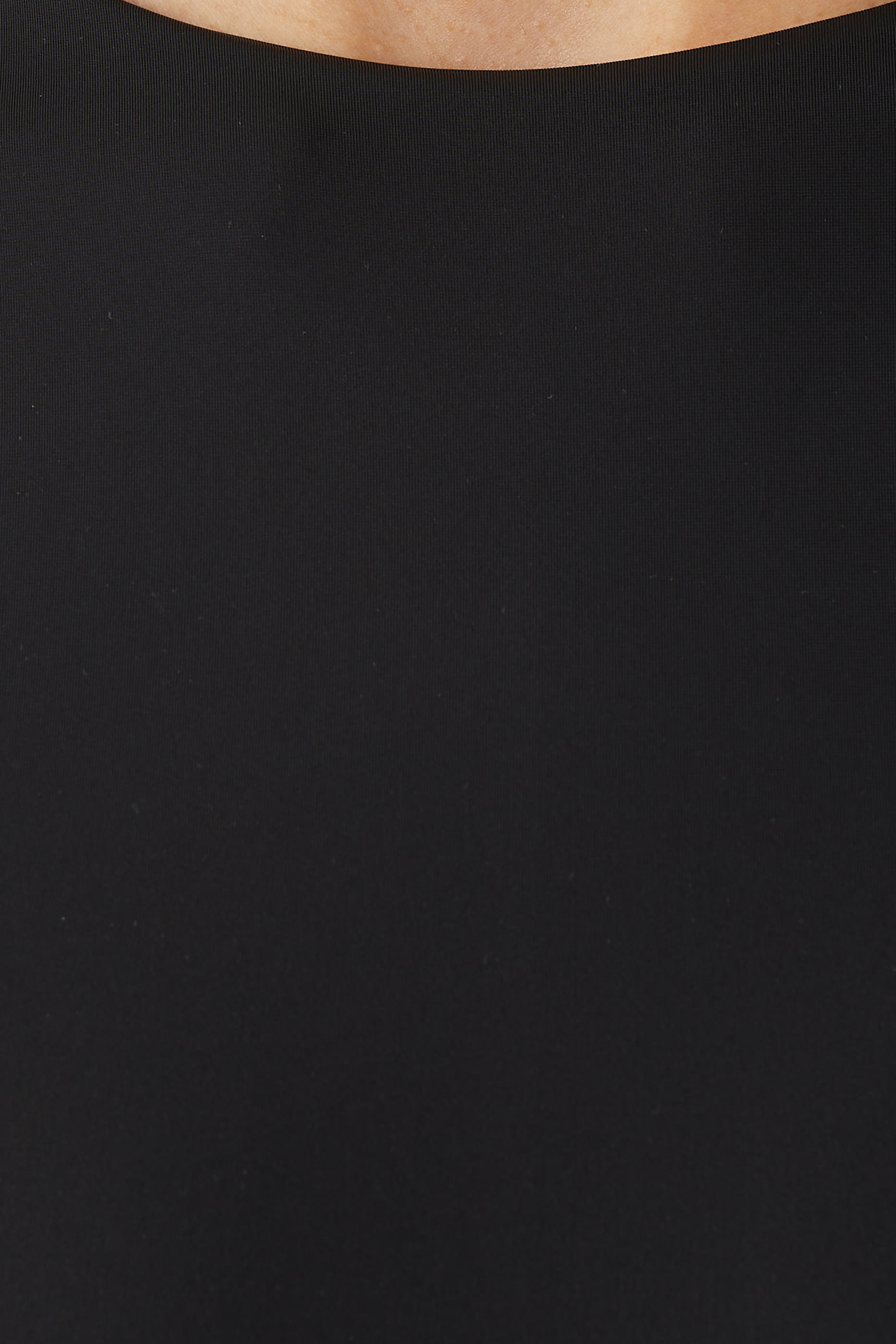 بدلة بأكمام طويلة