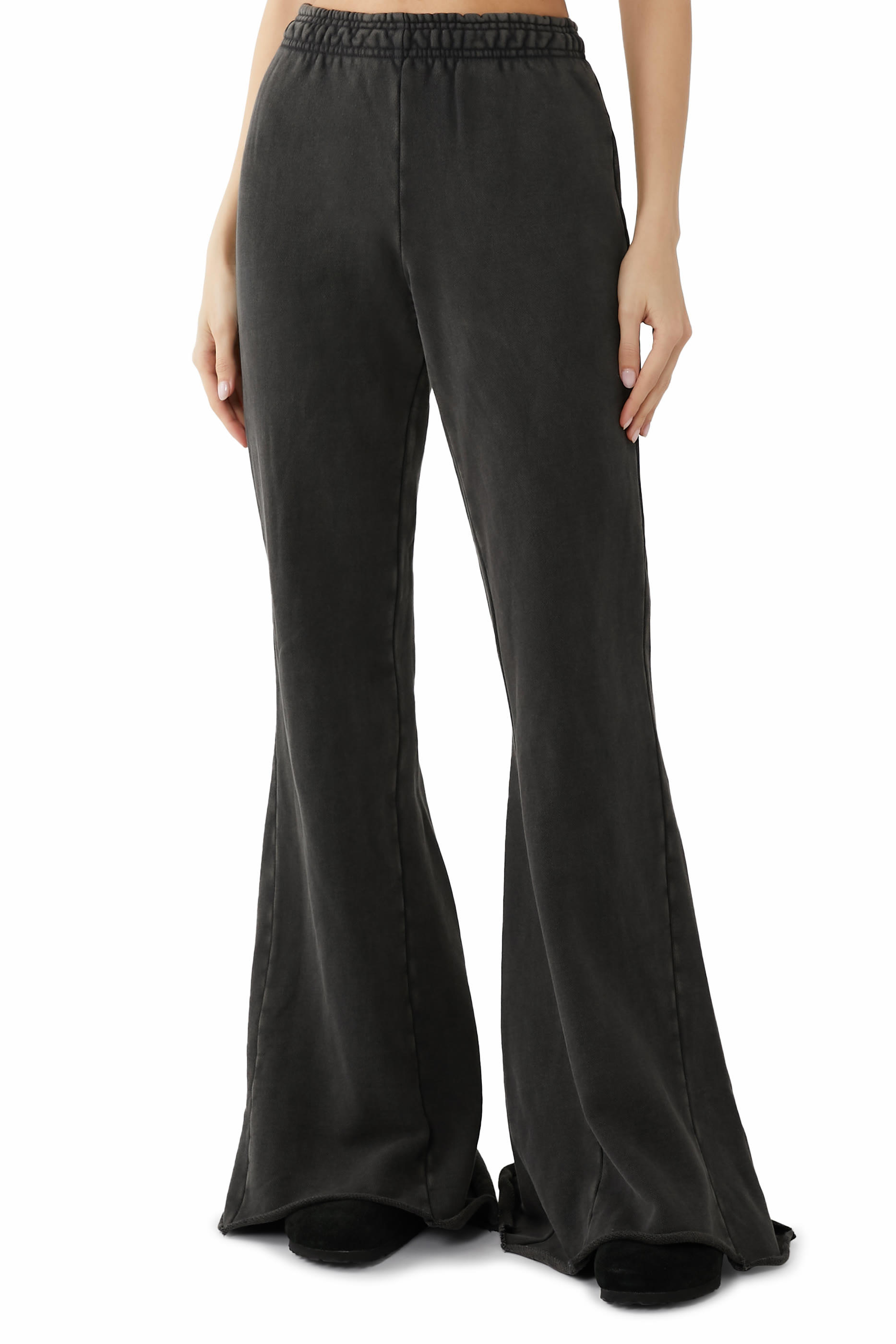 بنطال بقصة واسعة  قماش ثقيل