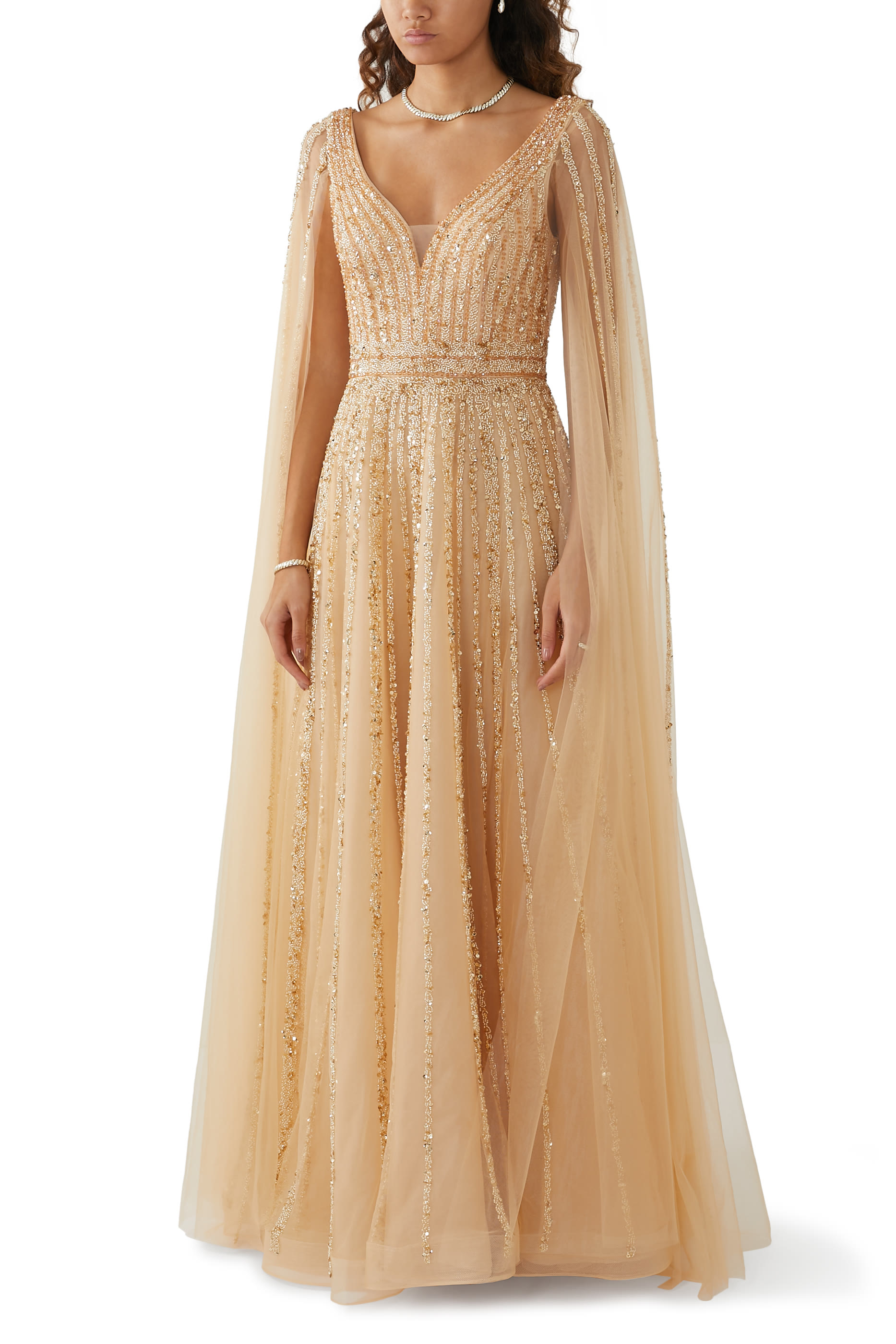 فستان سهرة بأكمام كاب