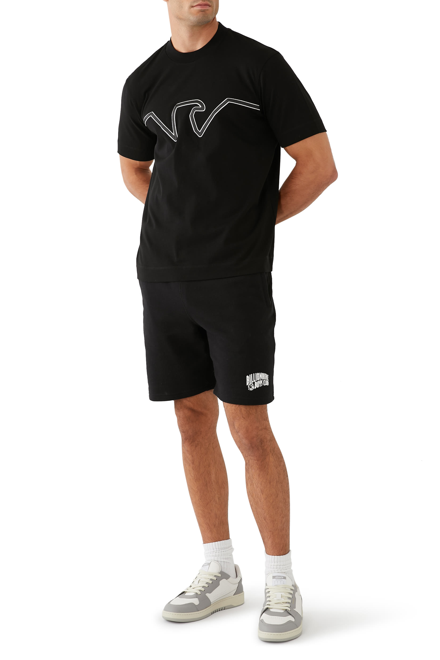 تيشيرت بشعار الماركة بحجم كبير