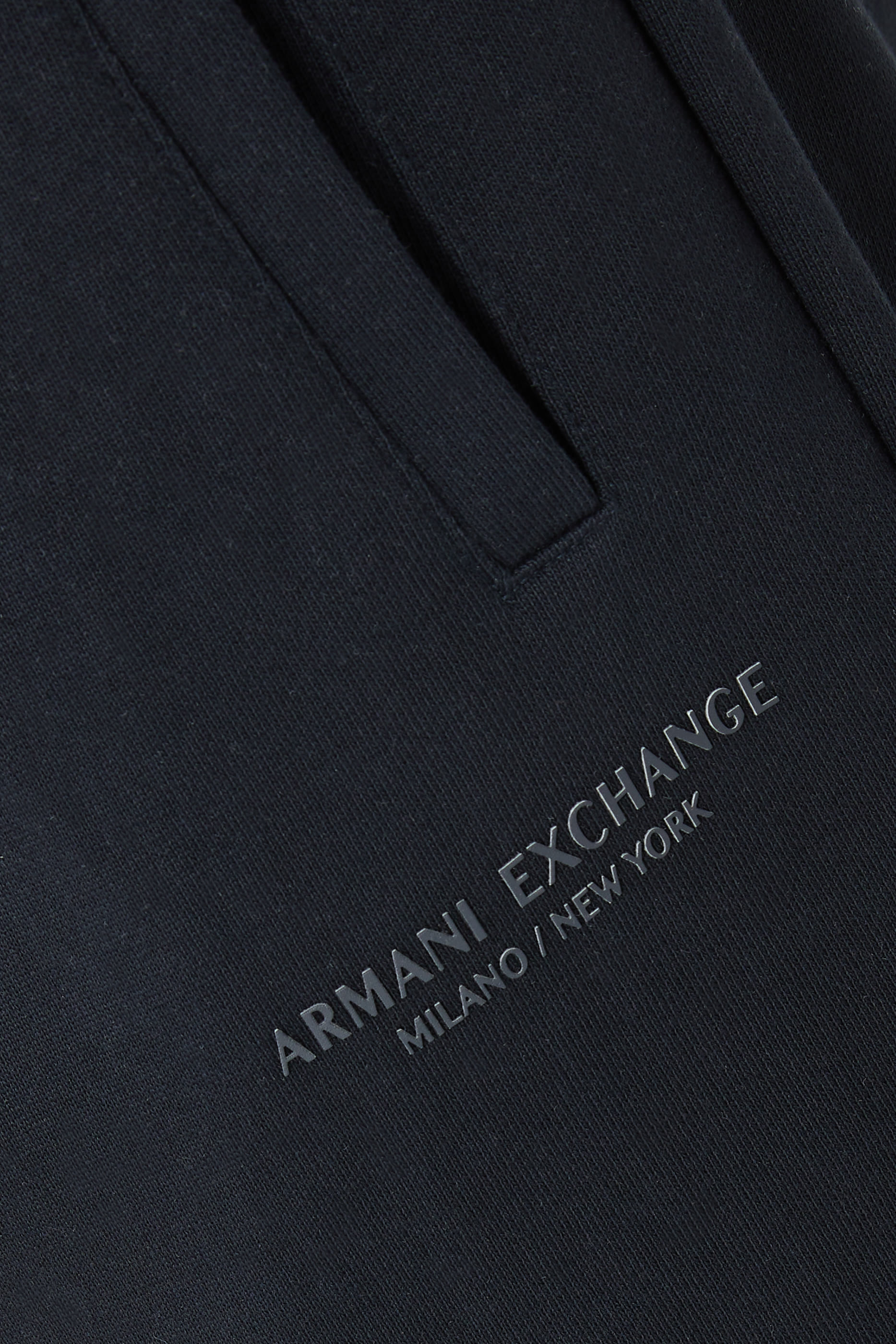 بنطال رياضي بشعار الماركة بلون مماثل