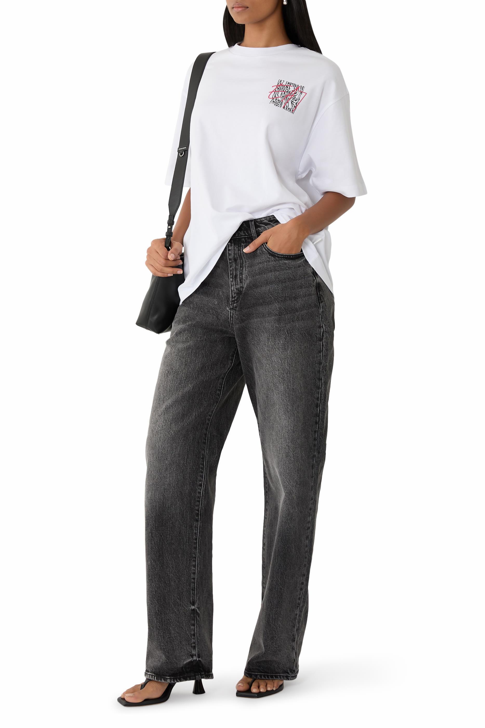 تيشيرت بنقشة شعار الماركة الغرافيكية