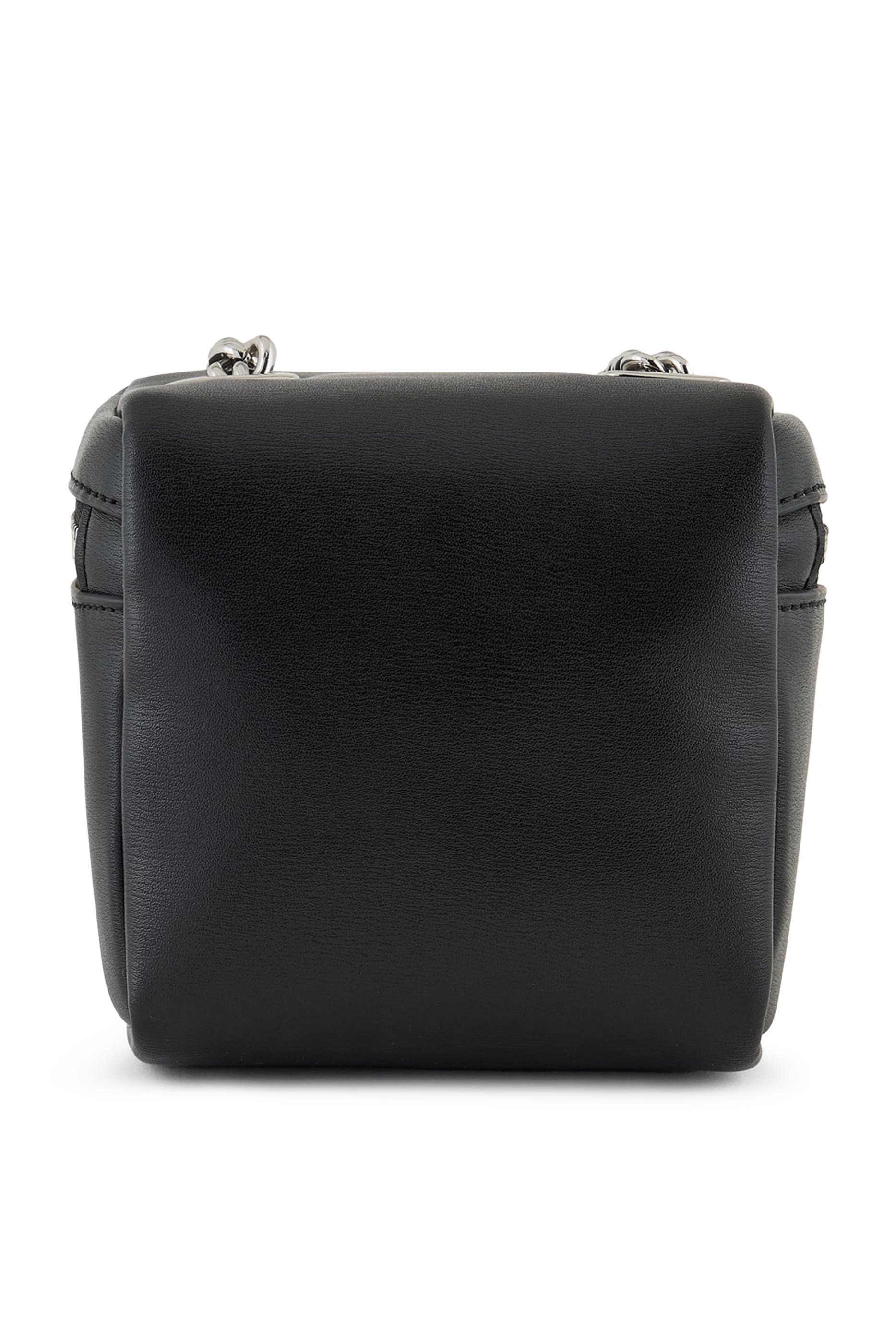 حقيبة إيميلي صغيرة بشعار الماركة