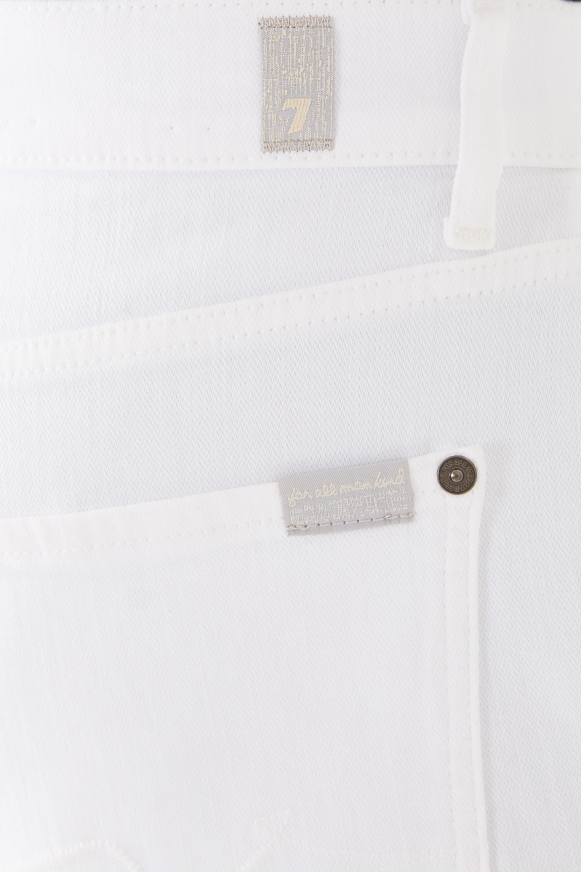 بنطال جينز بقصة ساق مستقيمة