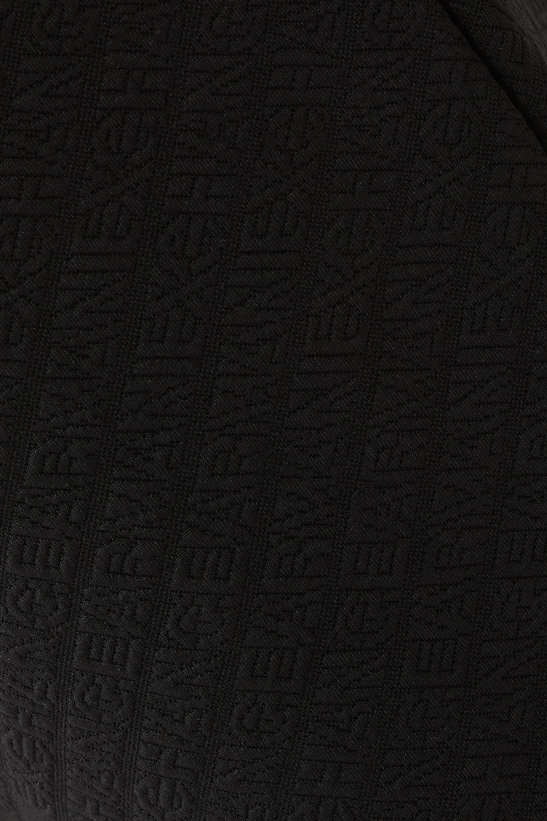 شورت بشعار الماركة بالكامل