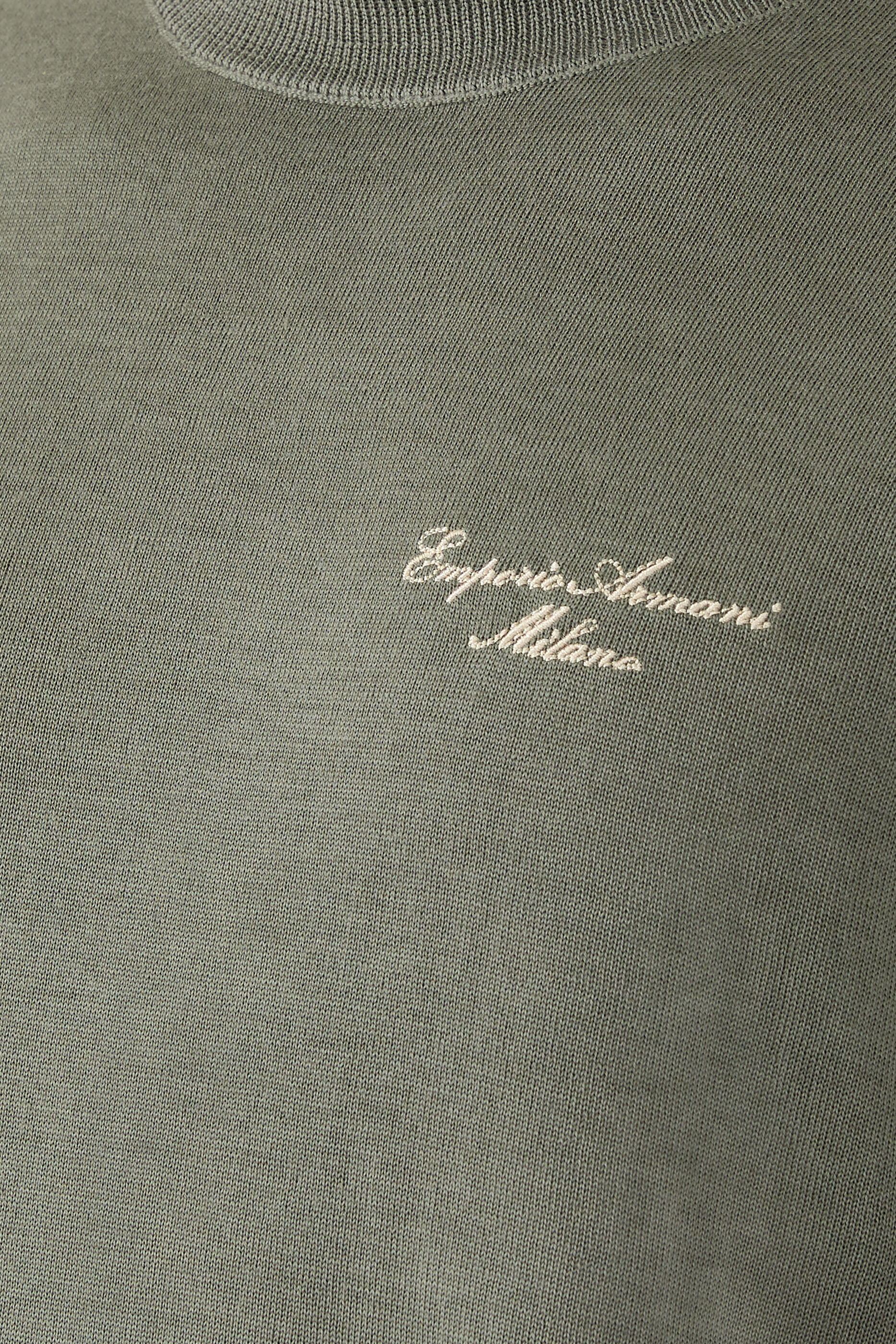 كنزة بشعار الماركة