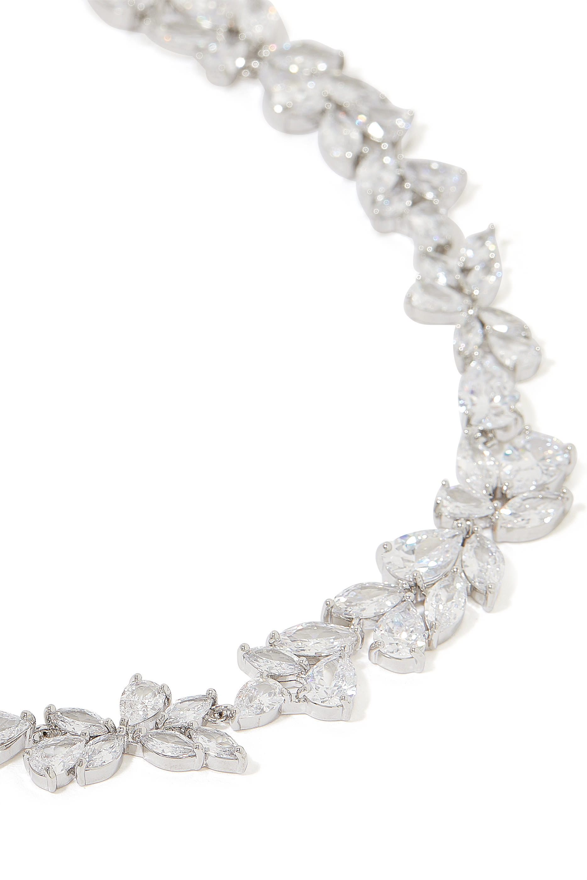 قلادة تنس بتصميم أوراق شجر