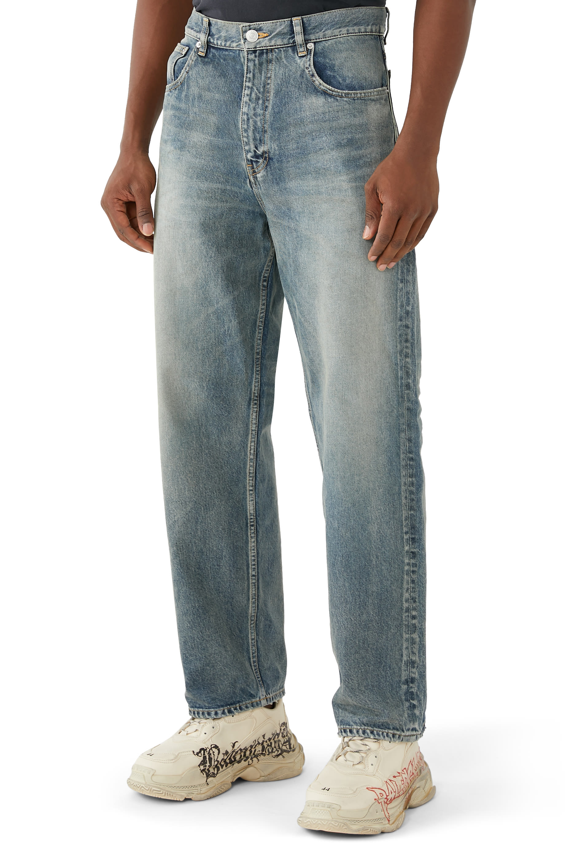 بنطال جينز بقصة فضفاضة للجنسين