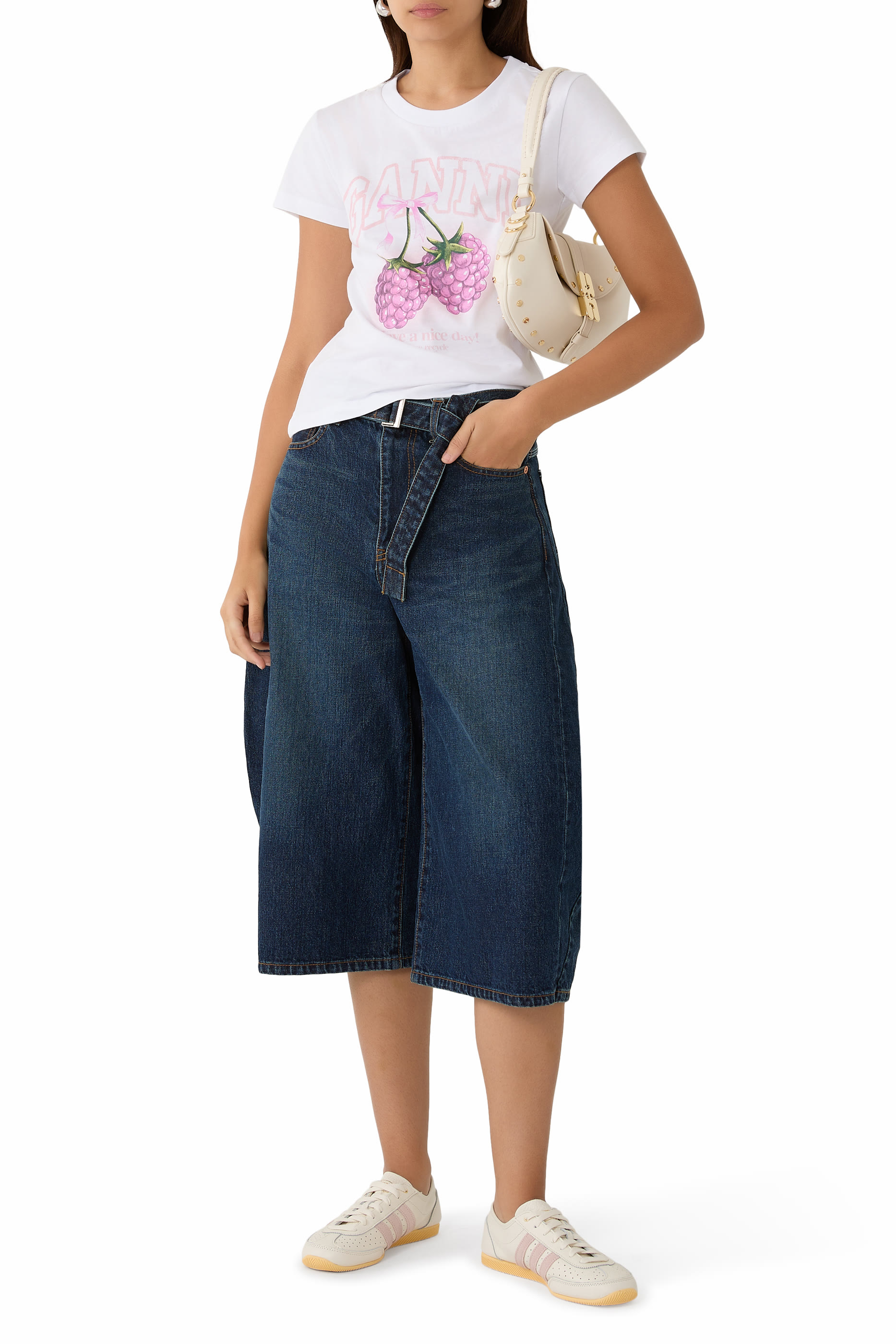 تيشيرت بطبعة توت عليق غرافيكية