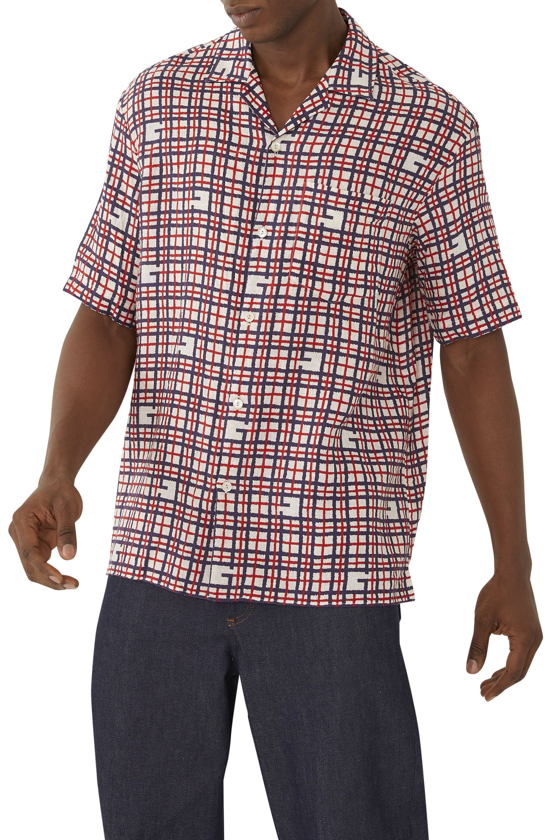 قميص بطبعة مربعات وحرف شعار الماركة بتصميم مربع