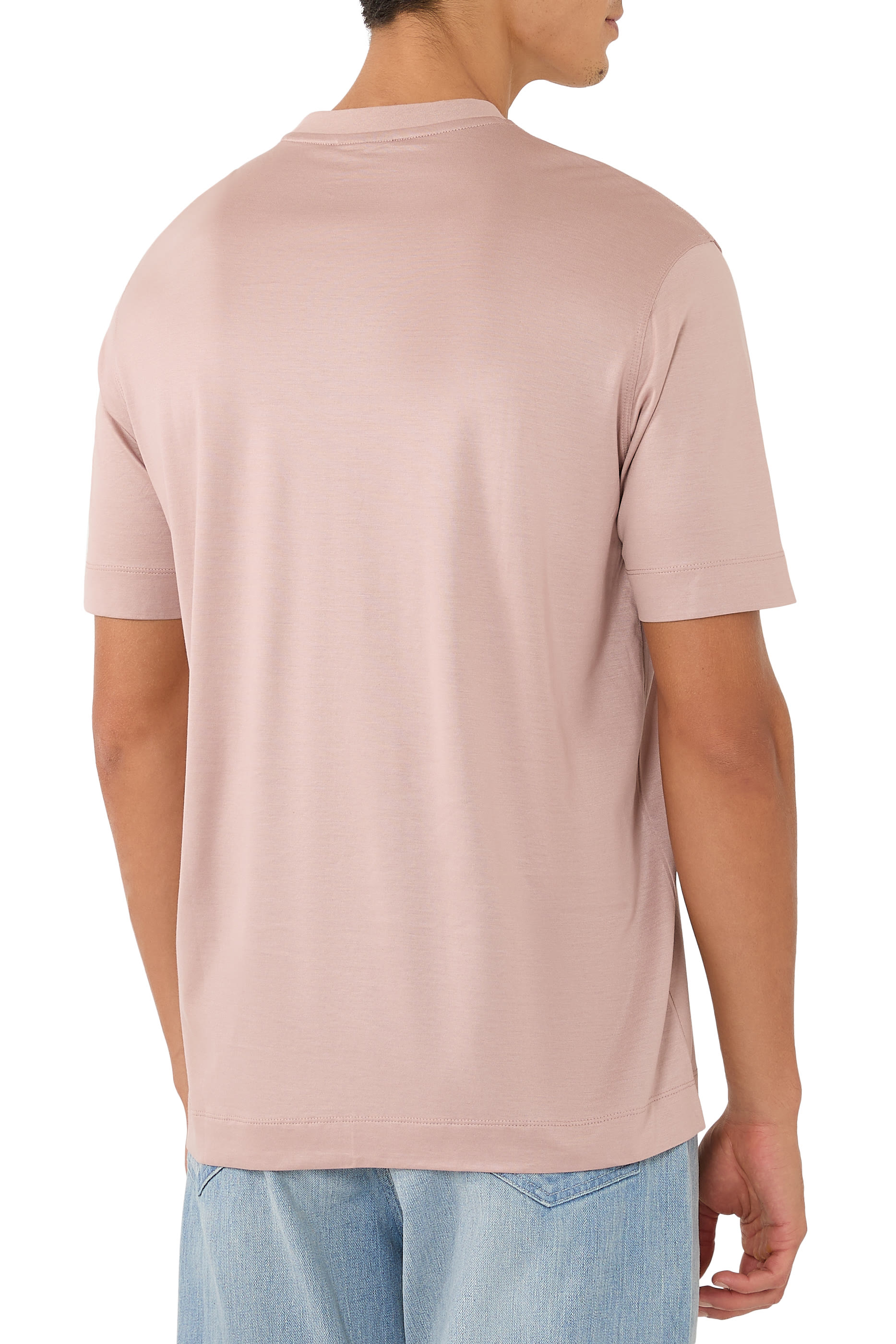 تيشيرت بأكمام قصيرة وشعار الماركة