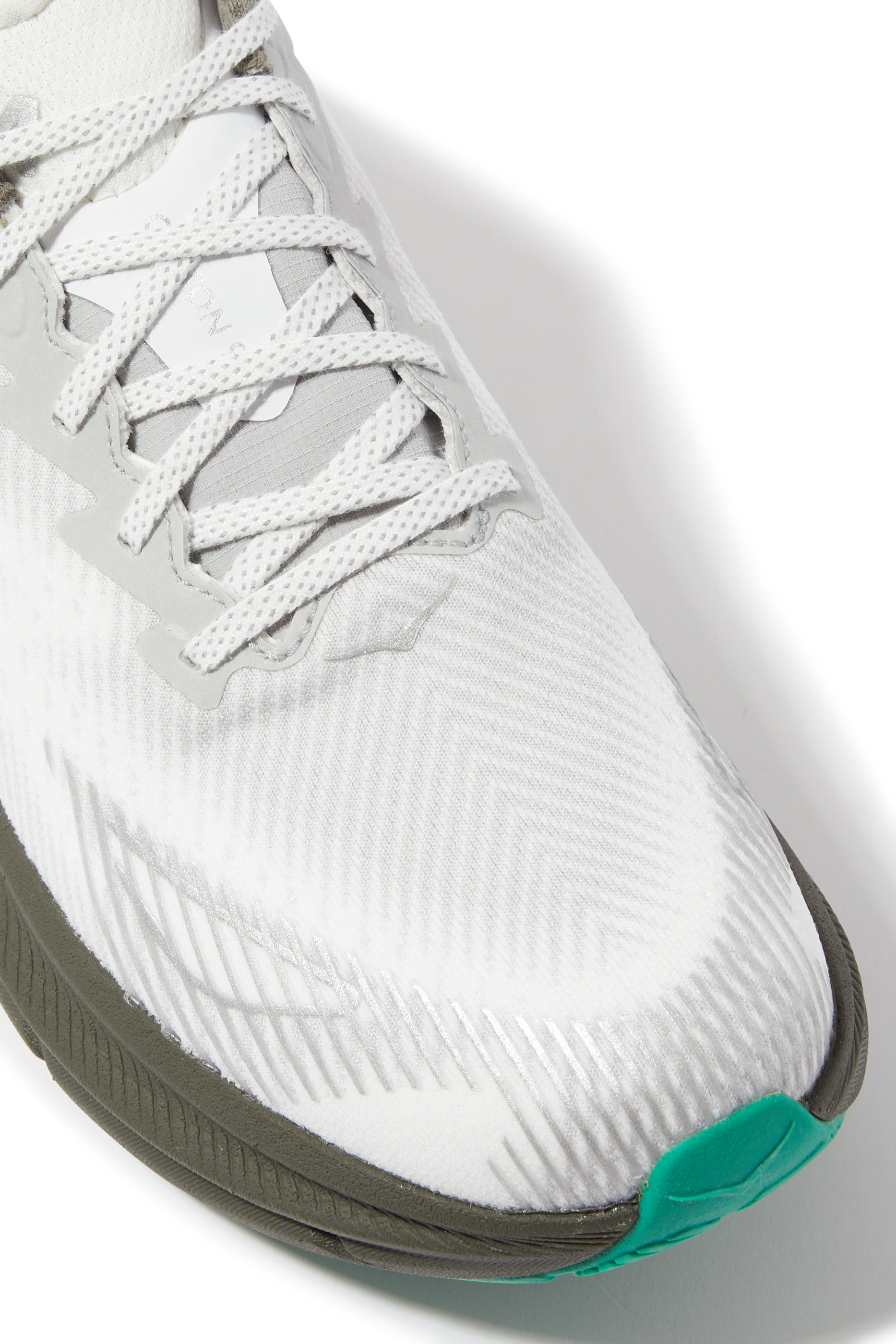 سنيكرز كليفتون 9 جي تي إكس جور تكس