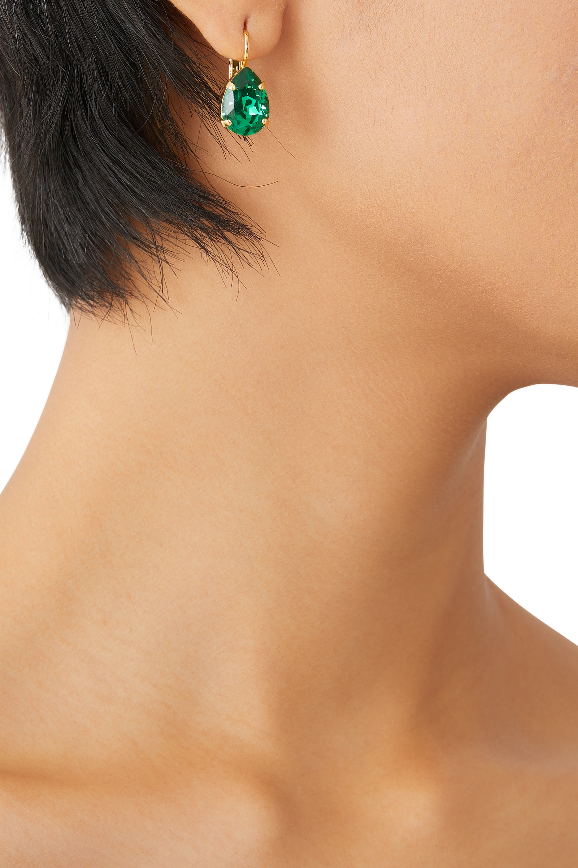 أقراط صغيرة متدلية بمشبك