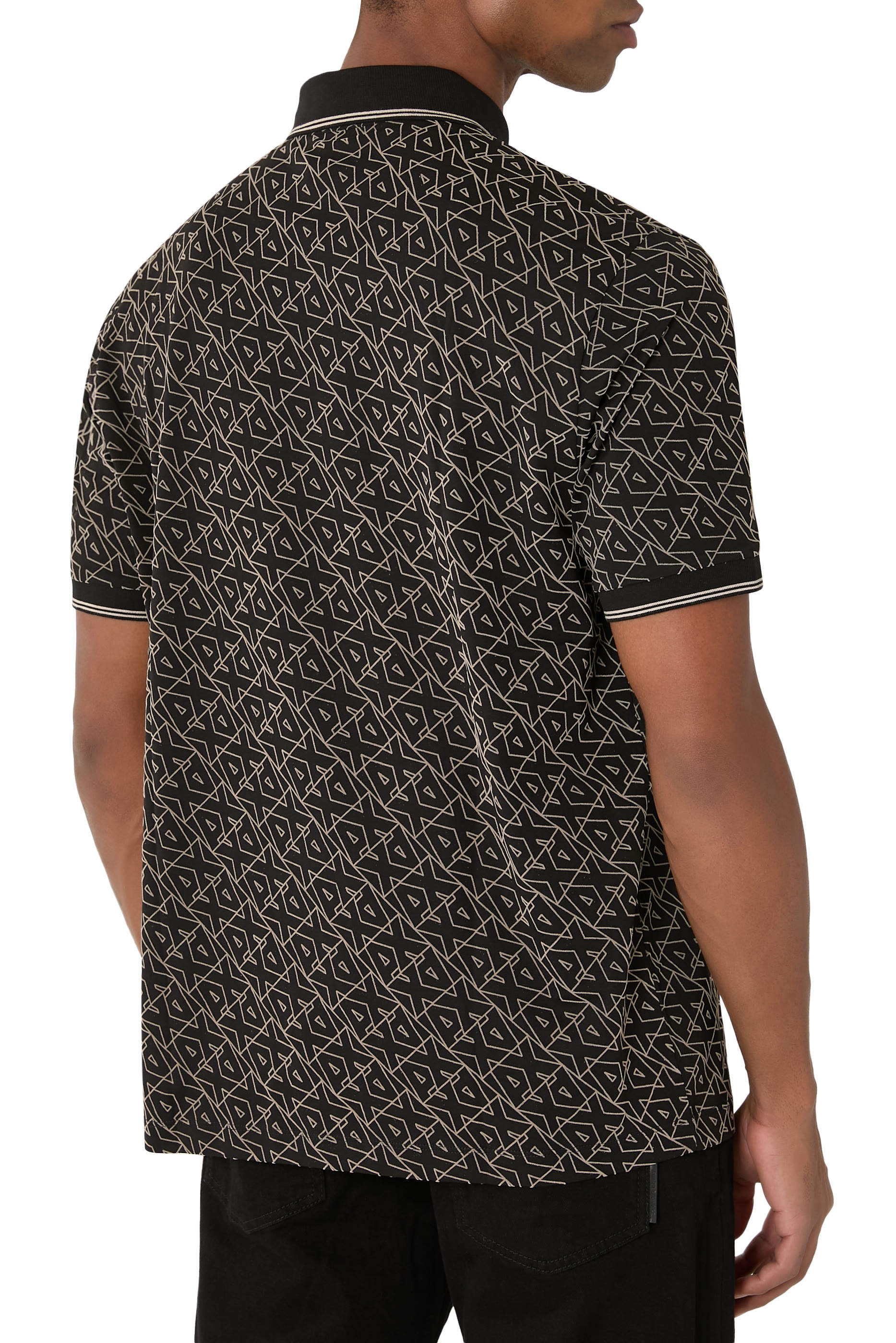 قميص بولو بقصة عادية مزين بشعار الماركة بالكامل