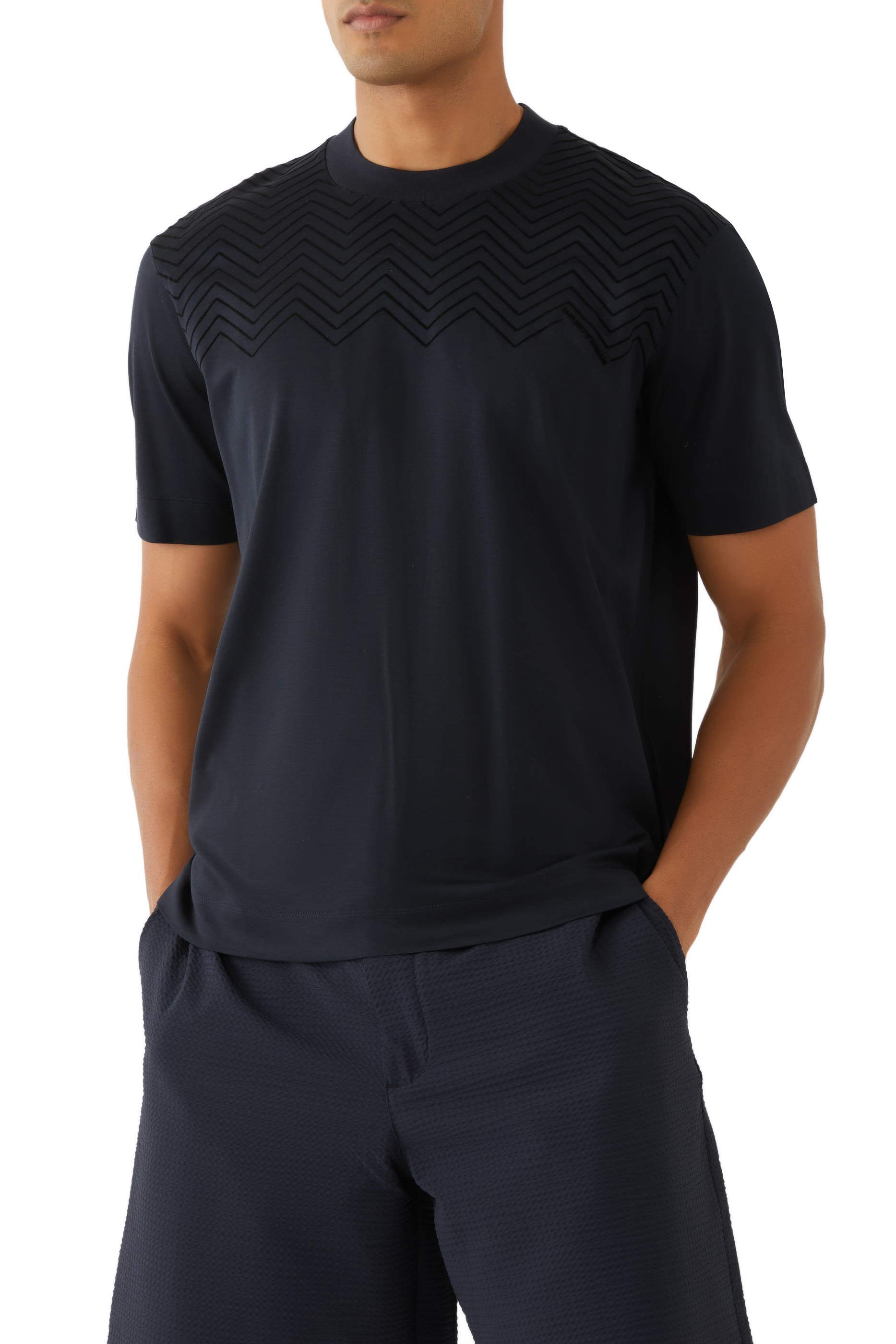 تيشيرت بتفاصيل بارزة الملمس جيرسيه وشيفرون