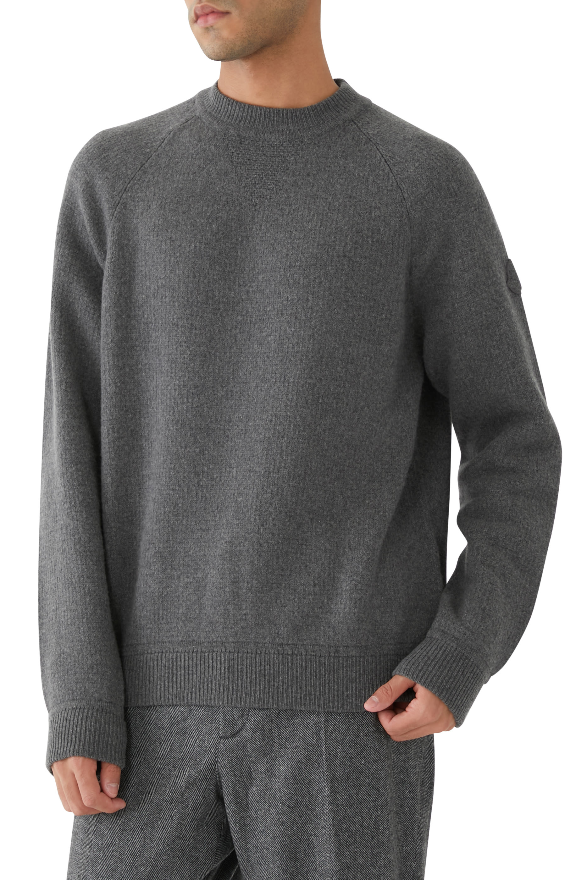 سترة منسوجة بياقة ضيقة