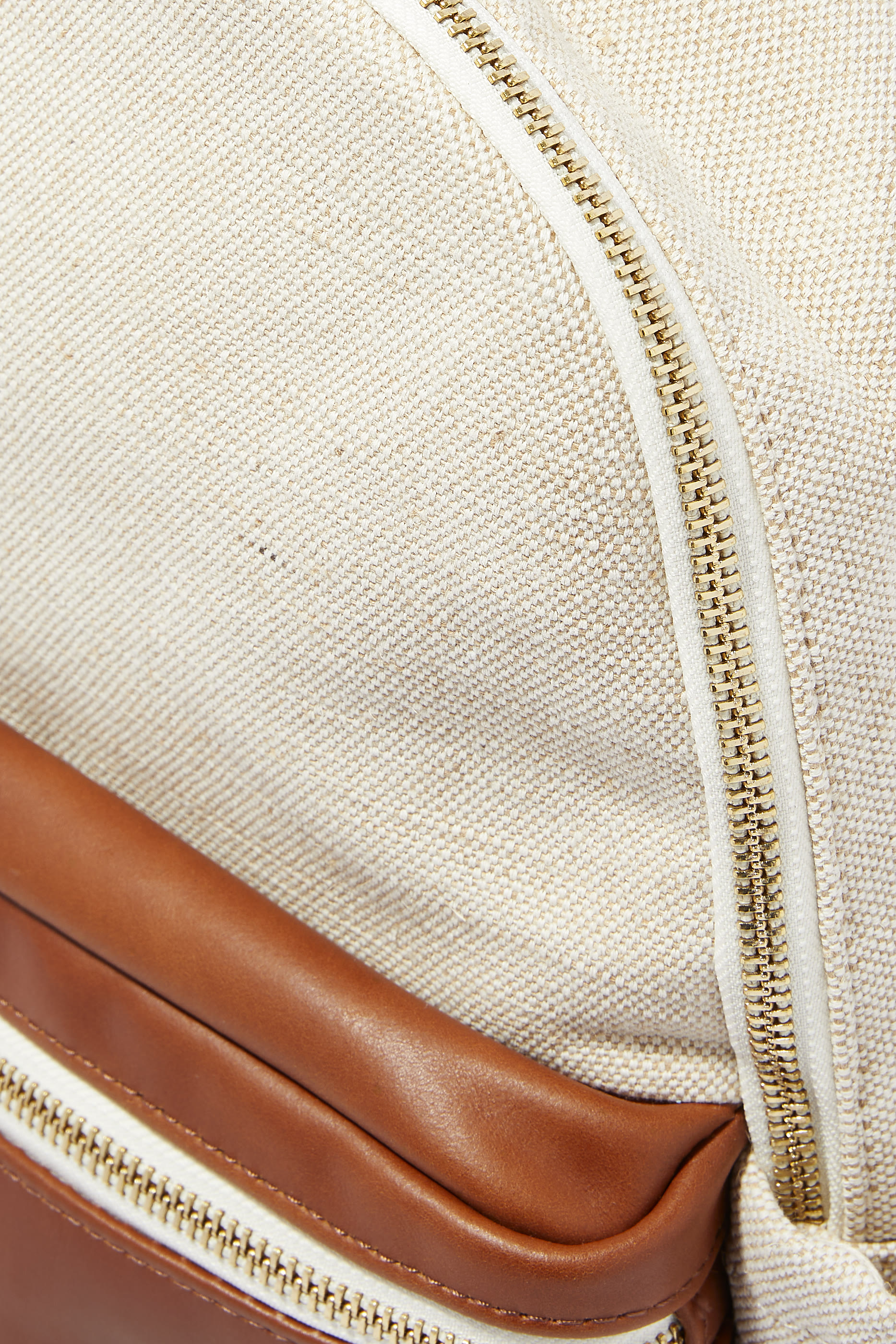 حقيبة ظهر للأطفال مطرزة بشعار الماركة