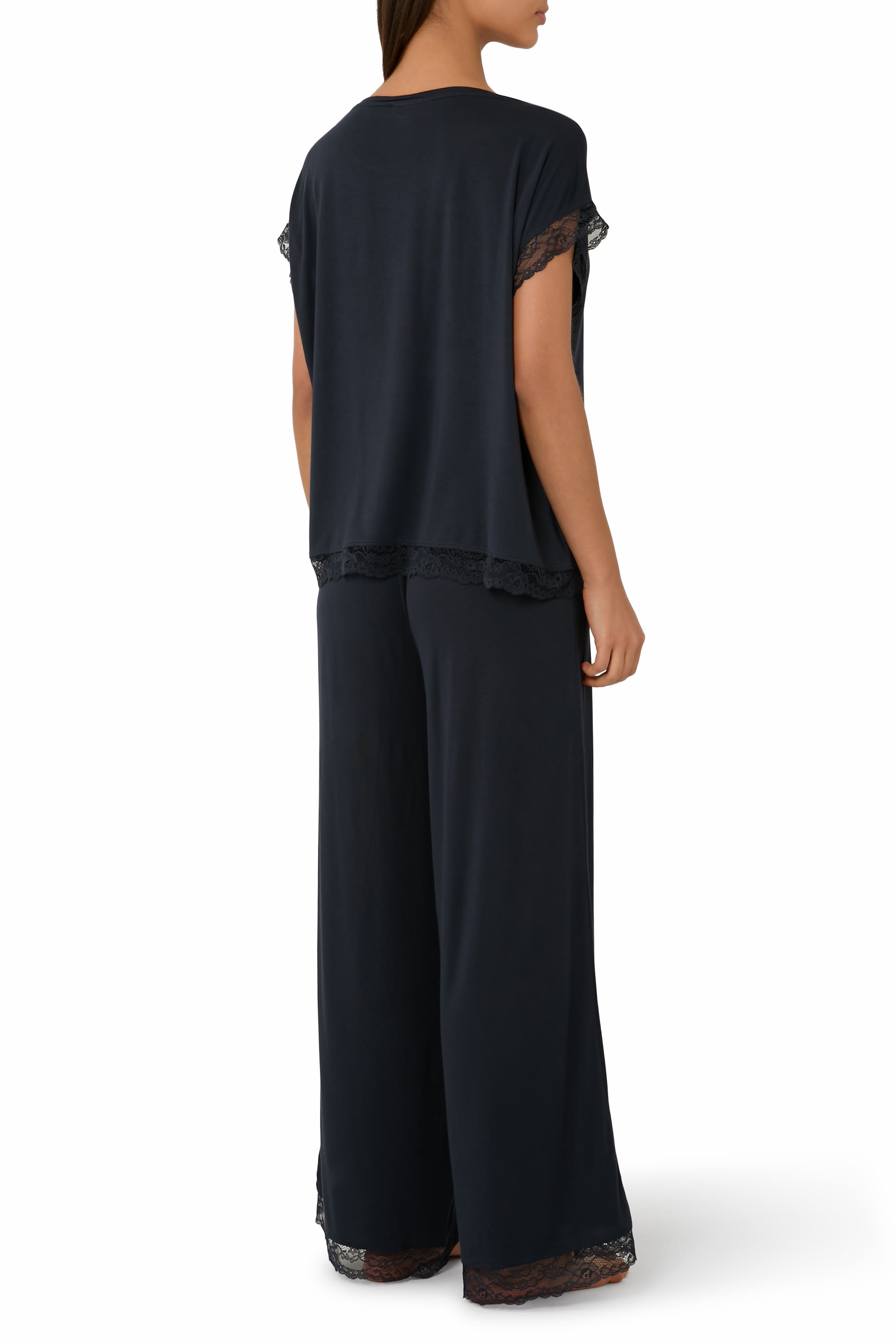 طقم بيجامة بحواف دانتيل جيرسيه