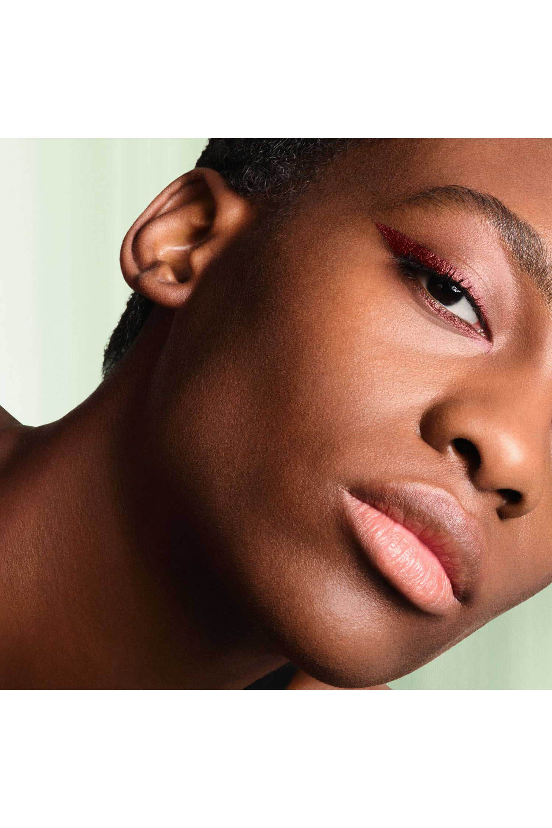 قلم محدد عيون برادالينز متين ينساب بسلاسة