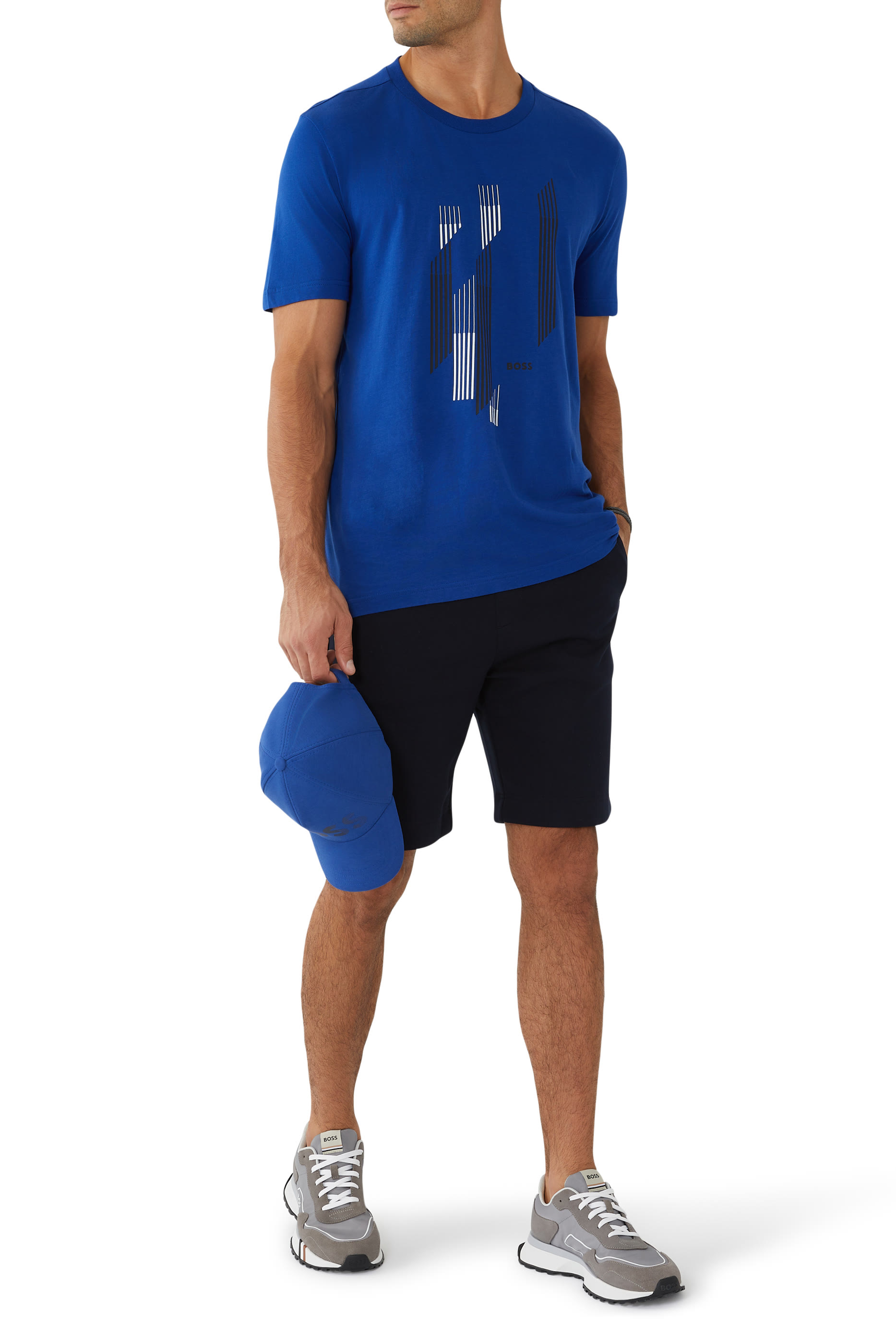 تيشيرت بطبعات شعار الماركة غرافيك