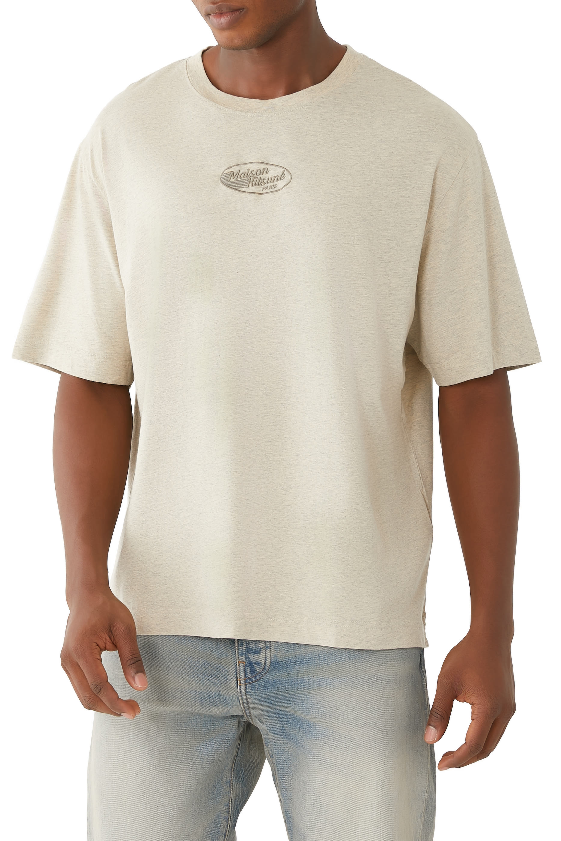 تيشيرت بقصة واسعة وطبعة علامة