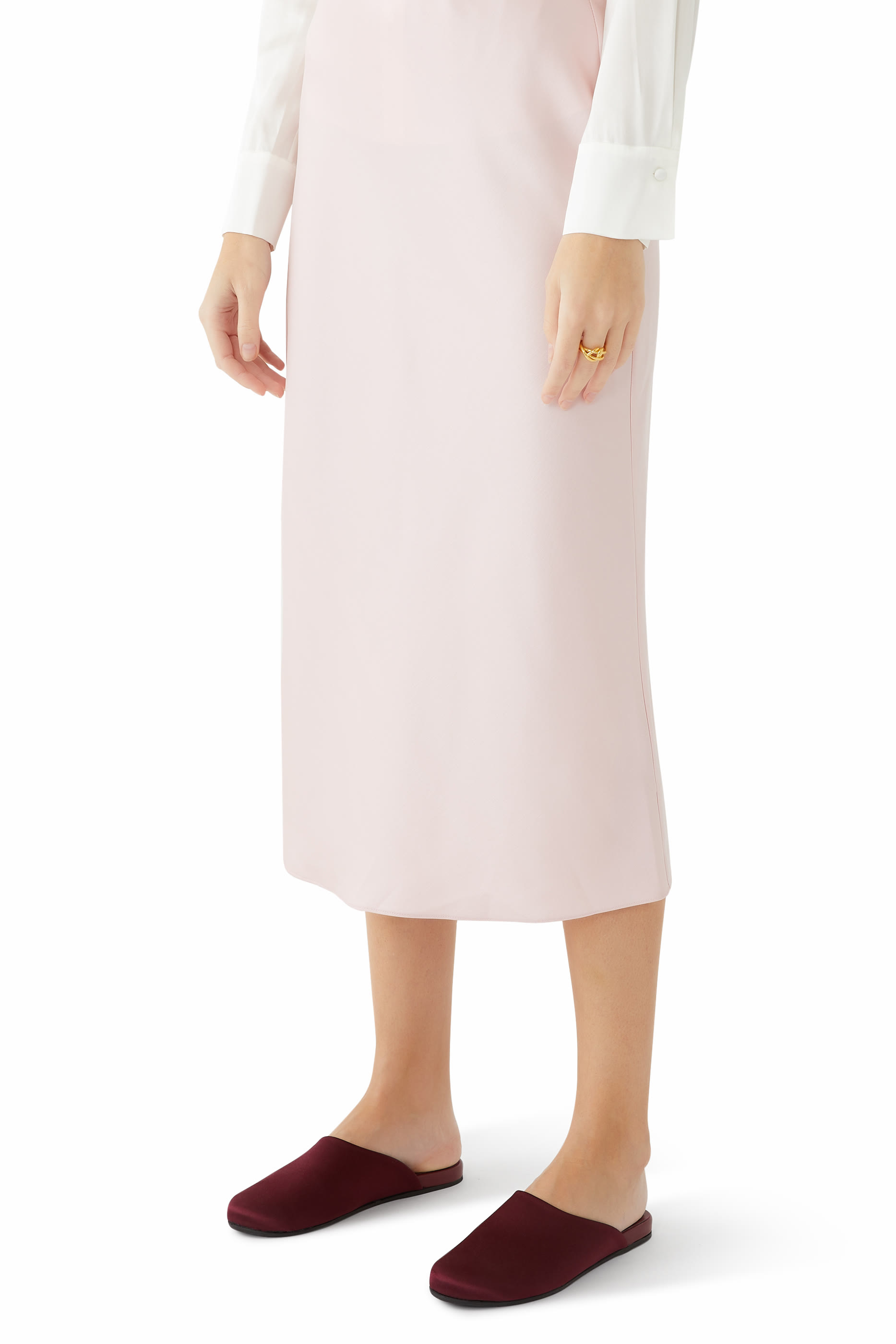 حذاء مفتوح من الخلف بنعل مسطح