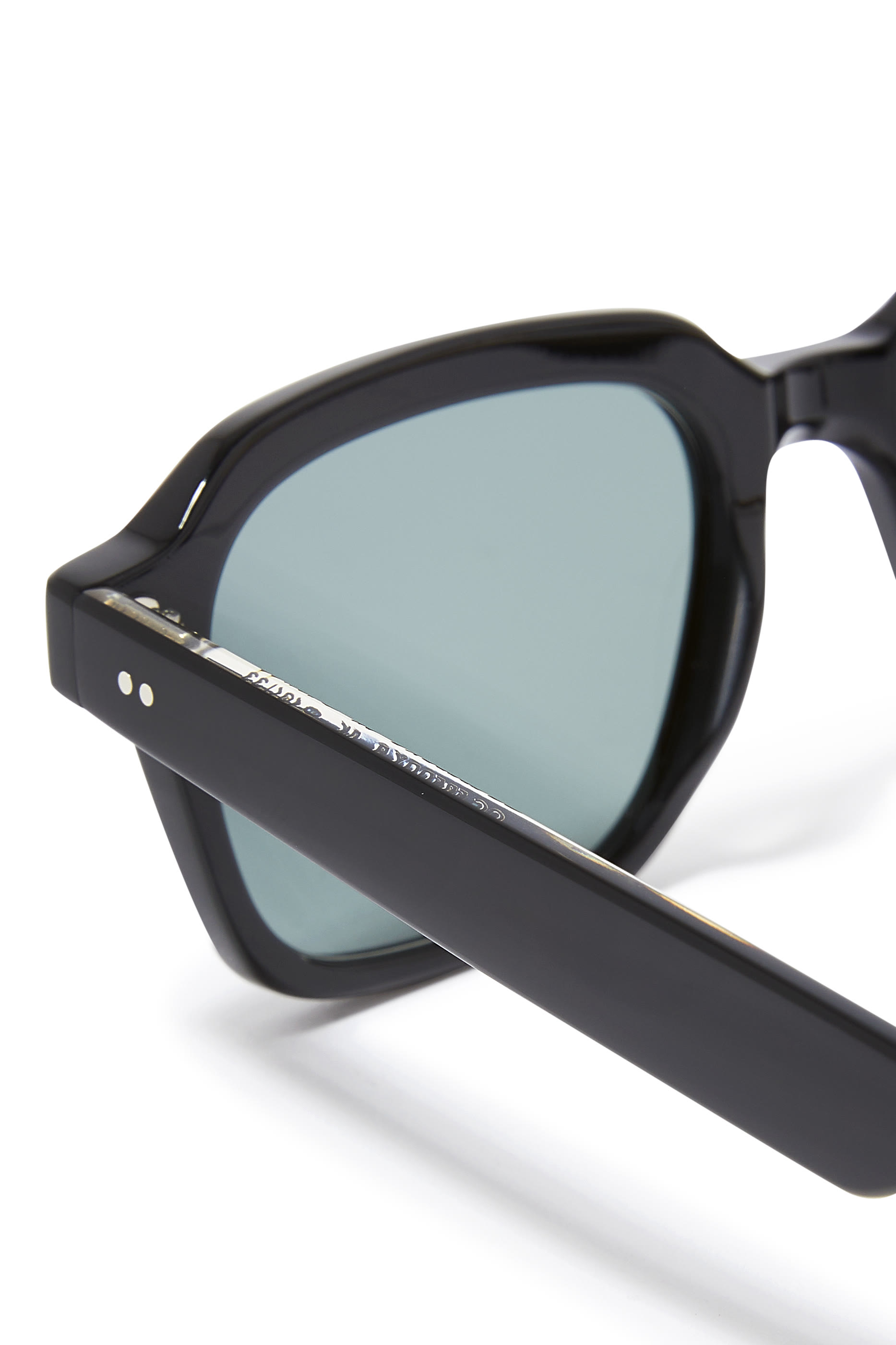 نظارة شمسية أو جي فريدي بي