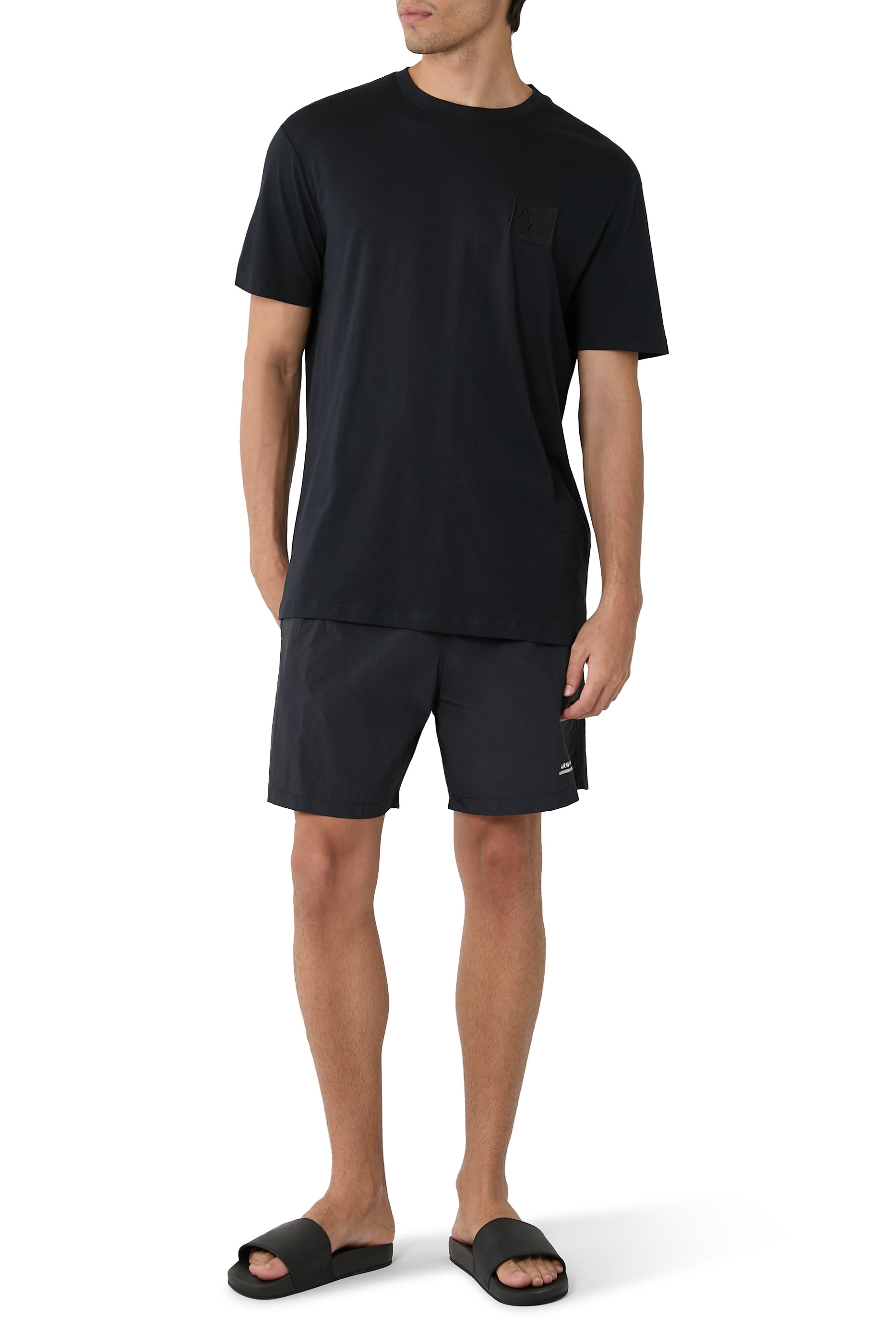 تيشيرت بقصة عادية مزين برقعة 