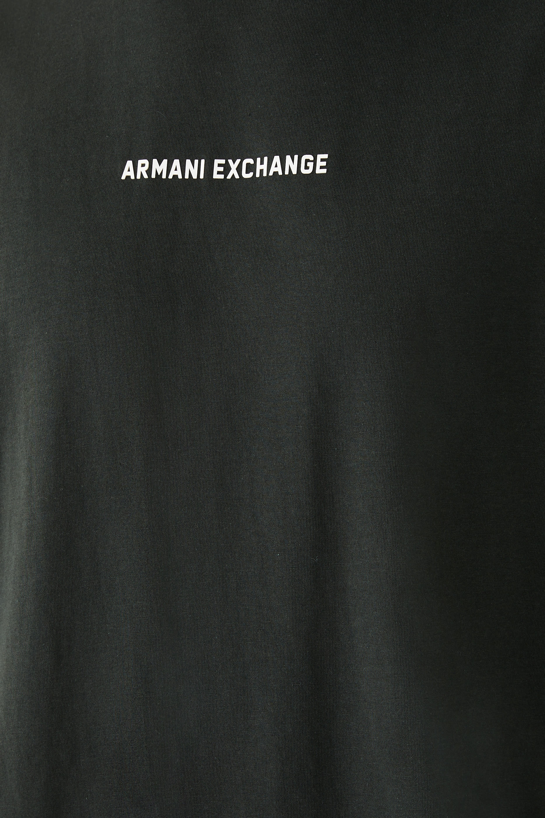 تيشيرت بطبعة شعار الماركة في الخلف والأمام