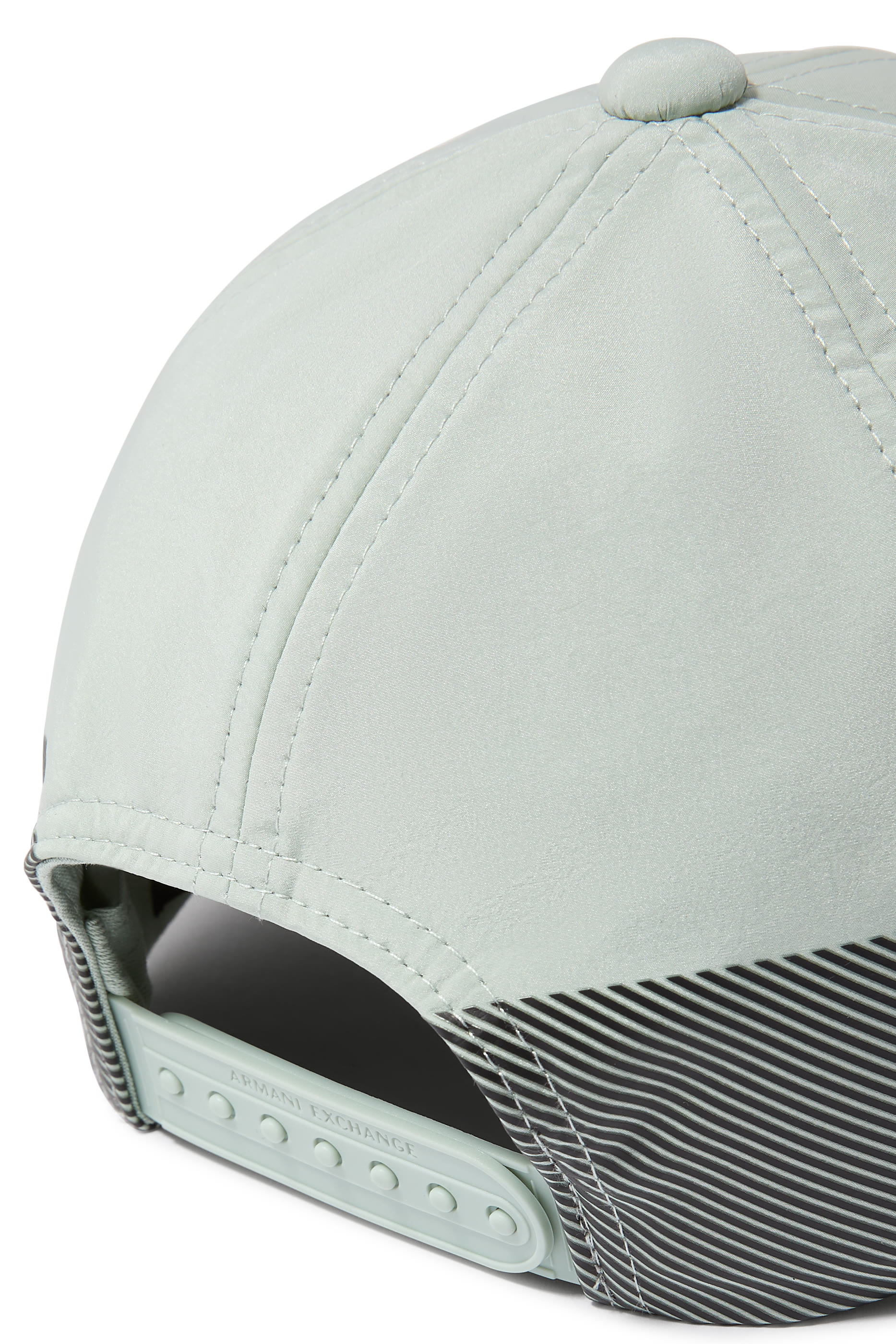 كاب بشعار الماركة