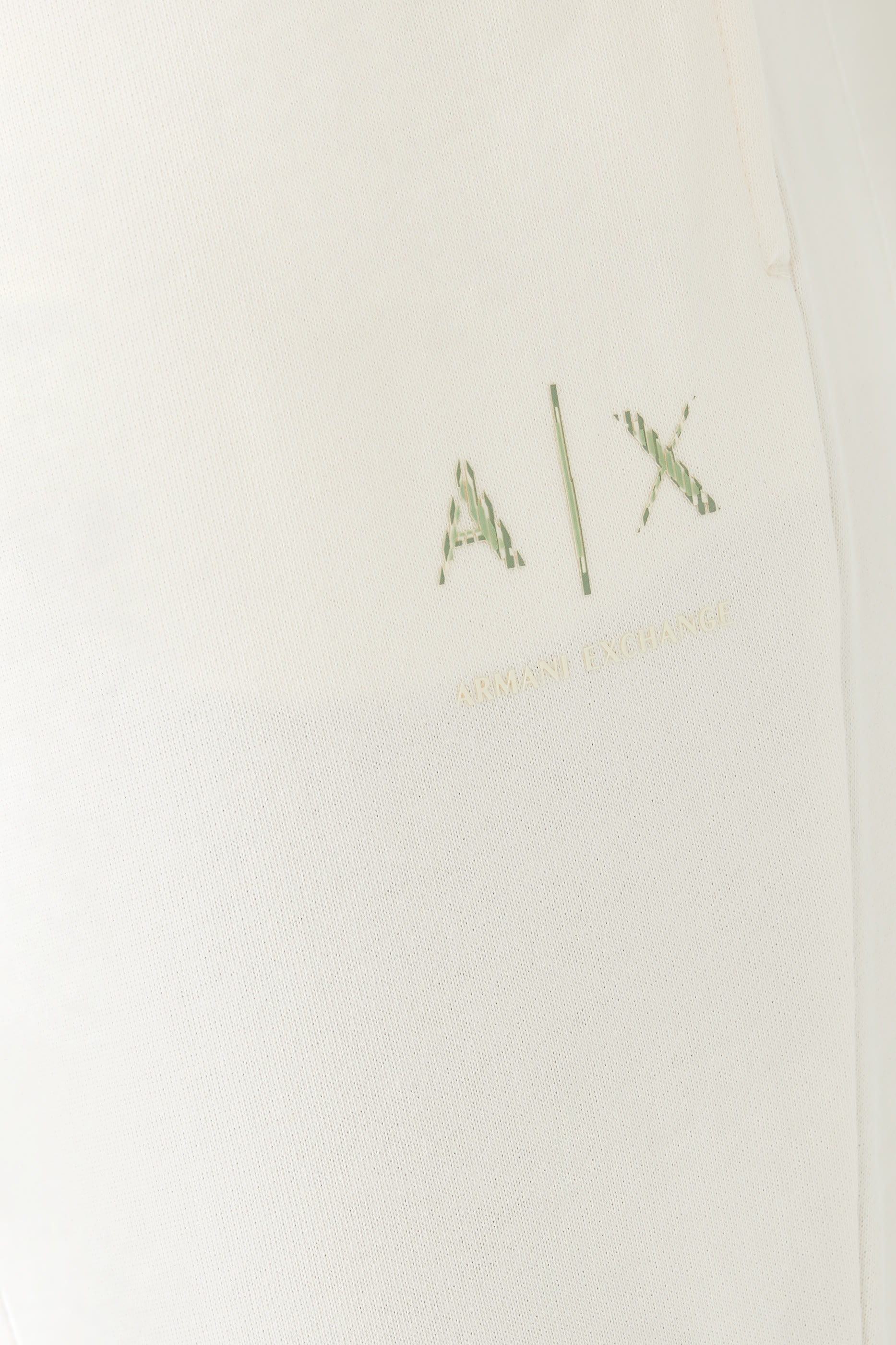 بنطال بشعار الماركة