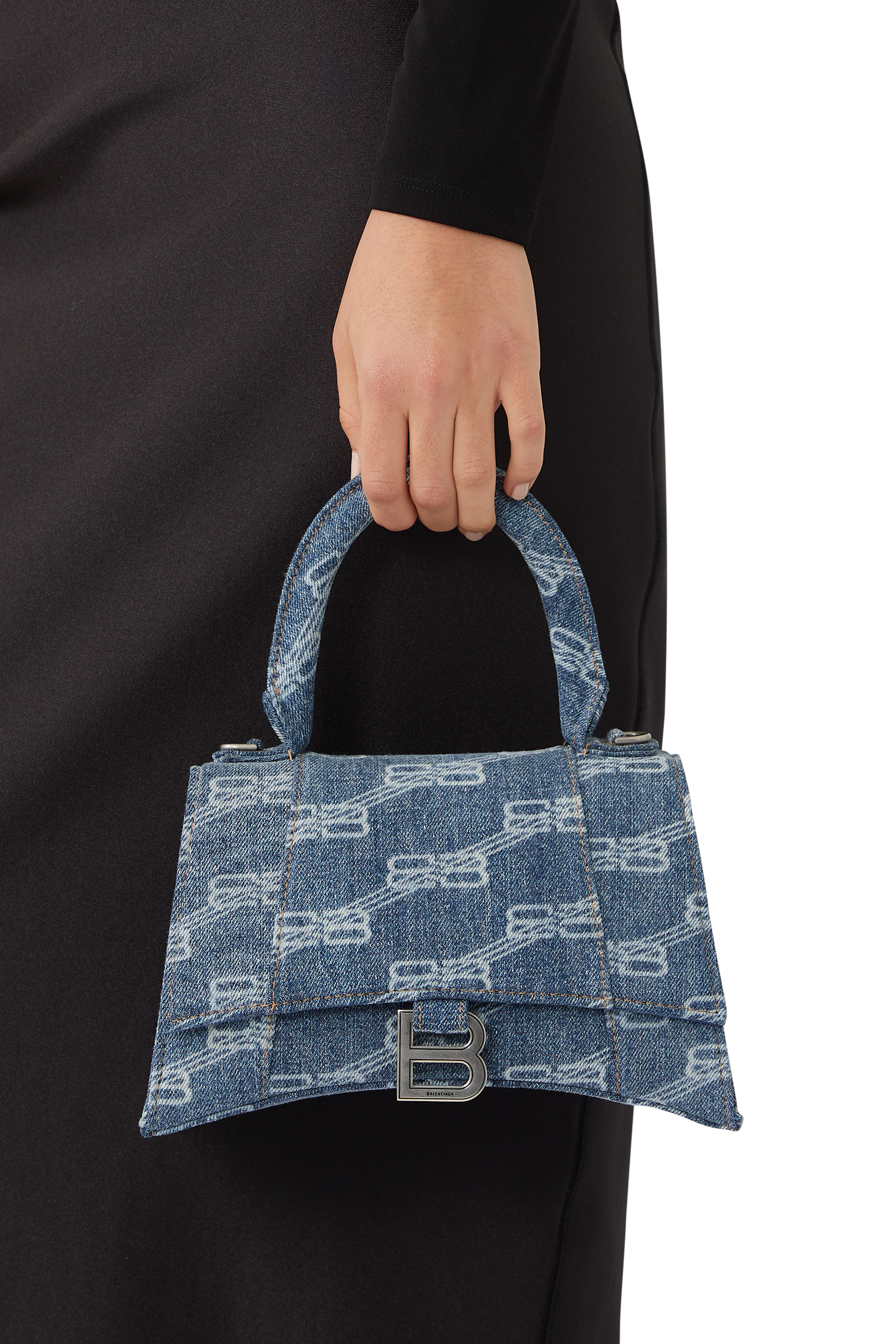 حقيبة يد اورجلاس صغيرة بشعار حروف الماركة