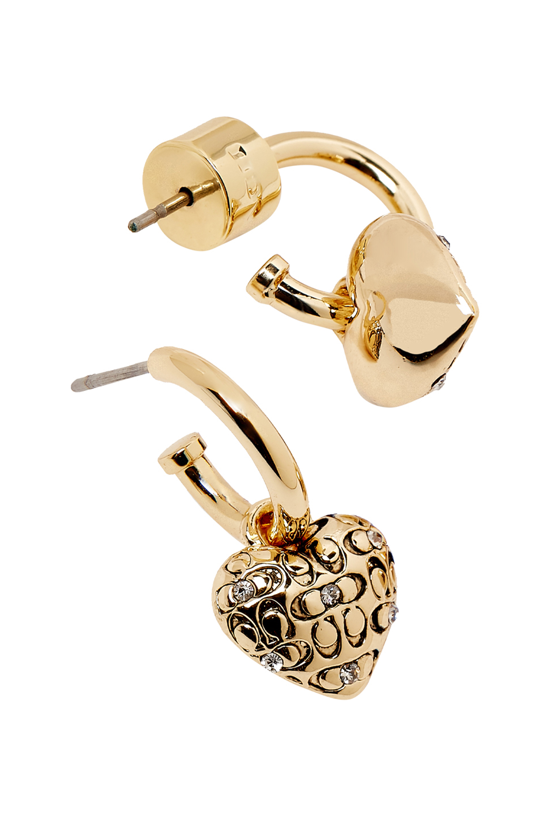 أقراط هاجي بتصميم قلب مبطن وشعار الماركة