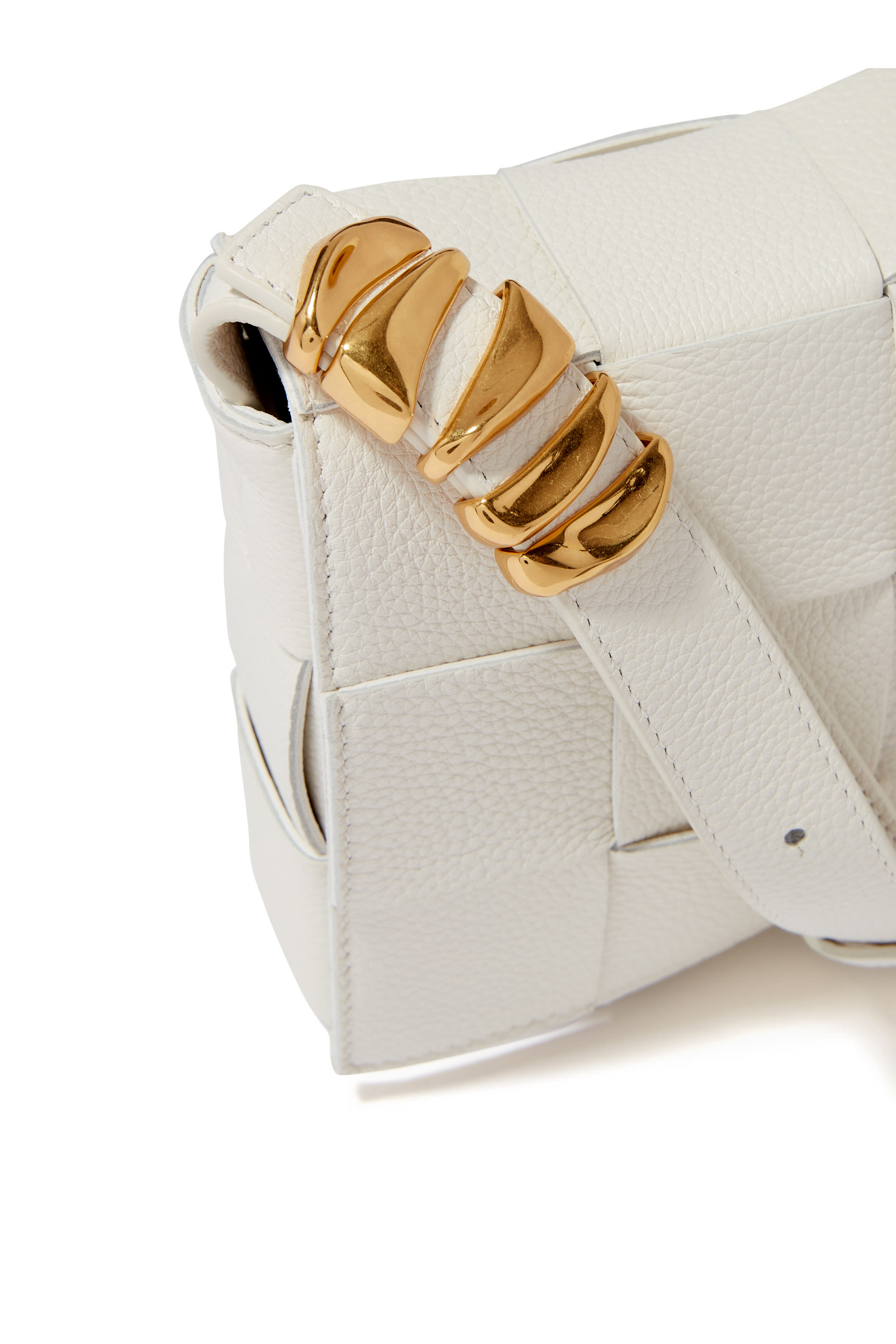 حقيبة كروس بودي كاسيت بتصميم مجدول