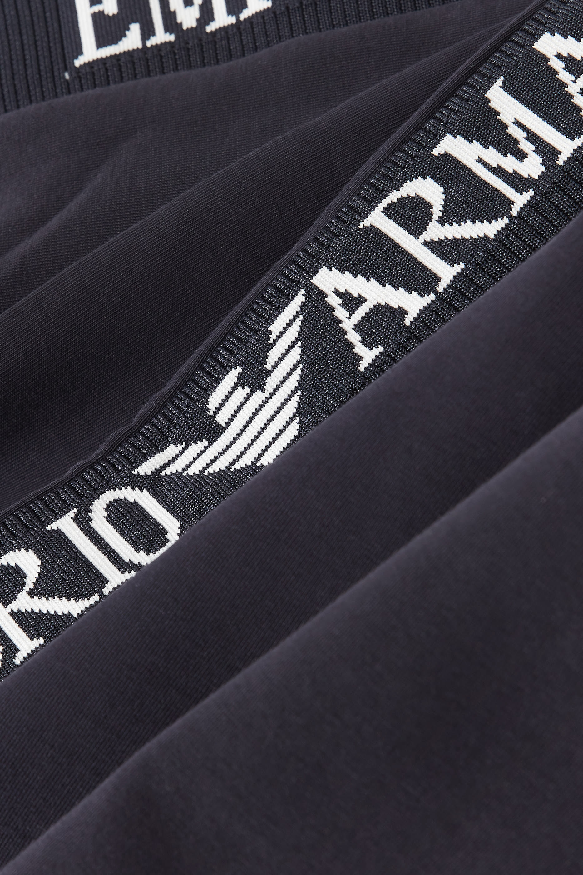 بدلة رياضية بشعار الماركة للأطفال