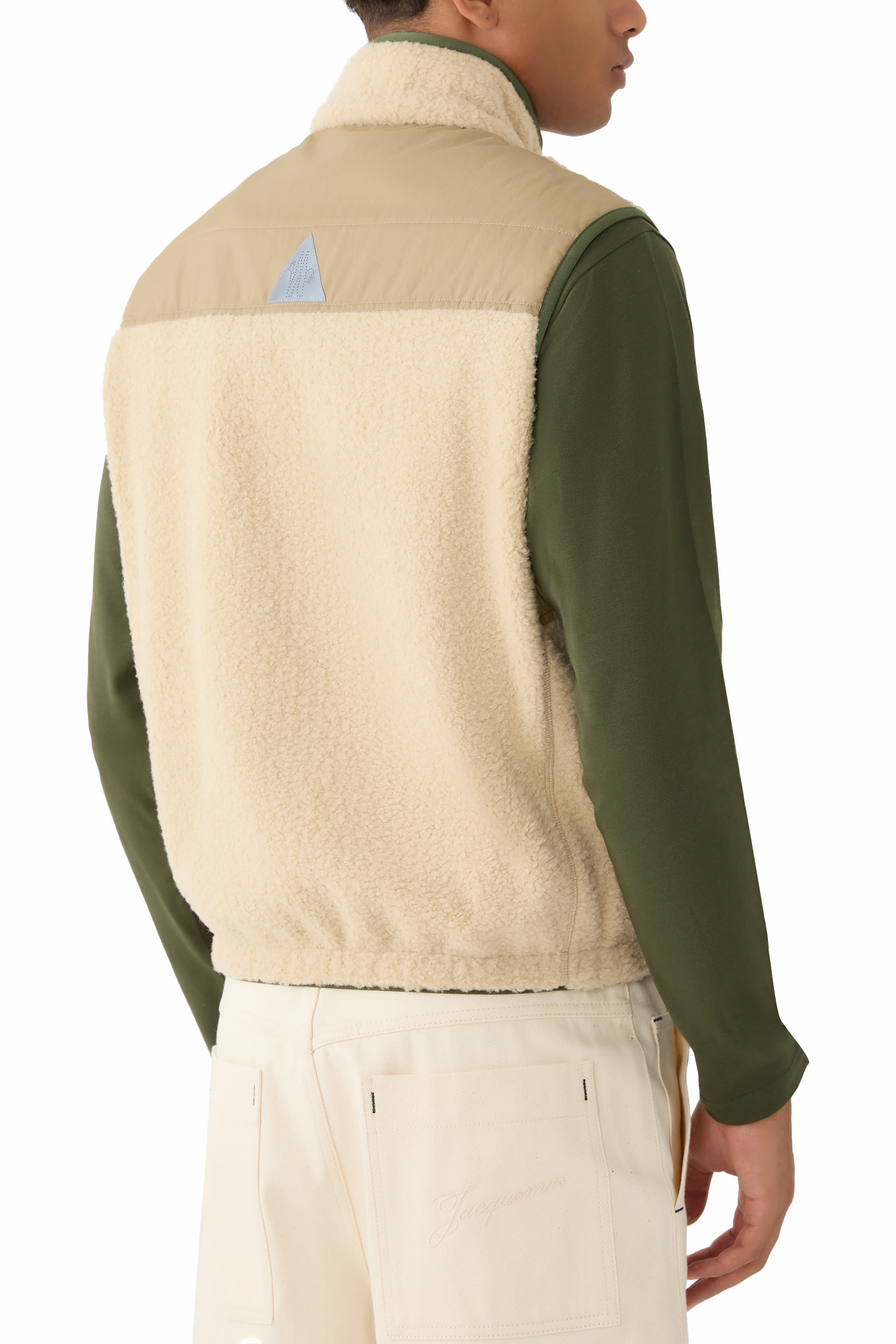 فيست بأزرار وشعار الماركة