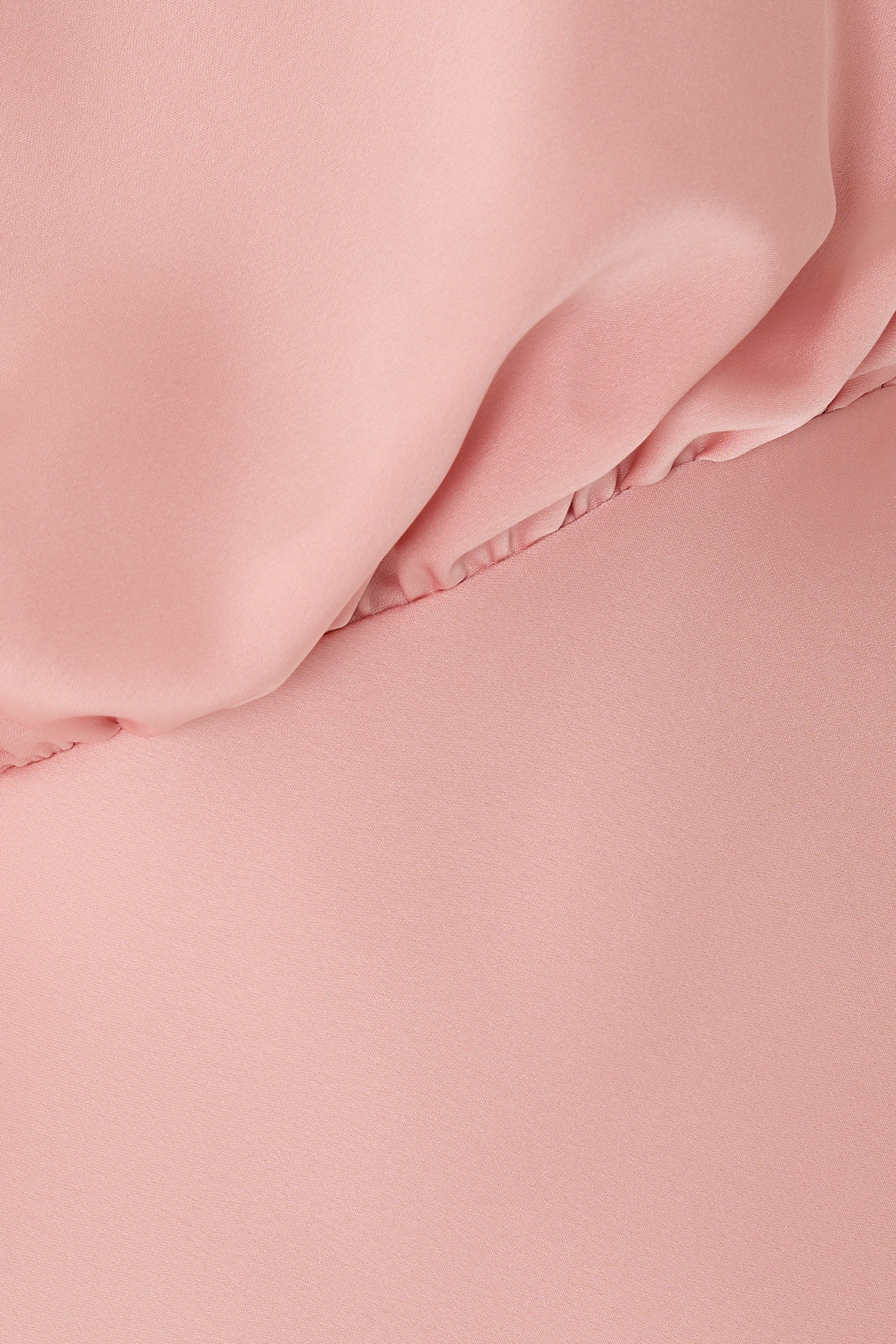 فستان سيلينا طويل بياقة عالية ستان