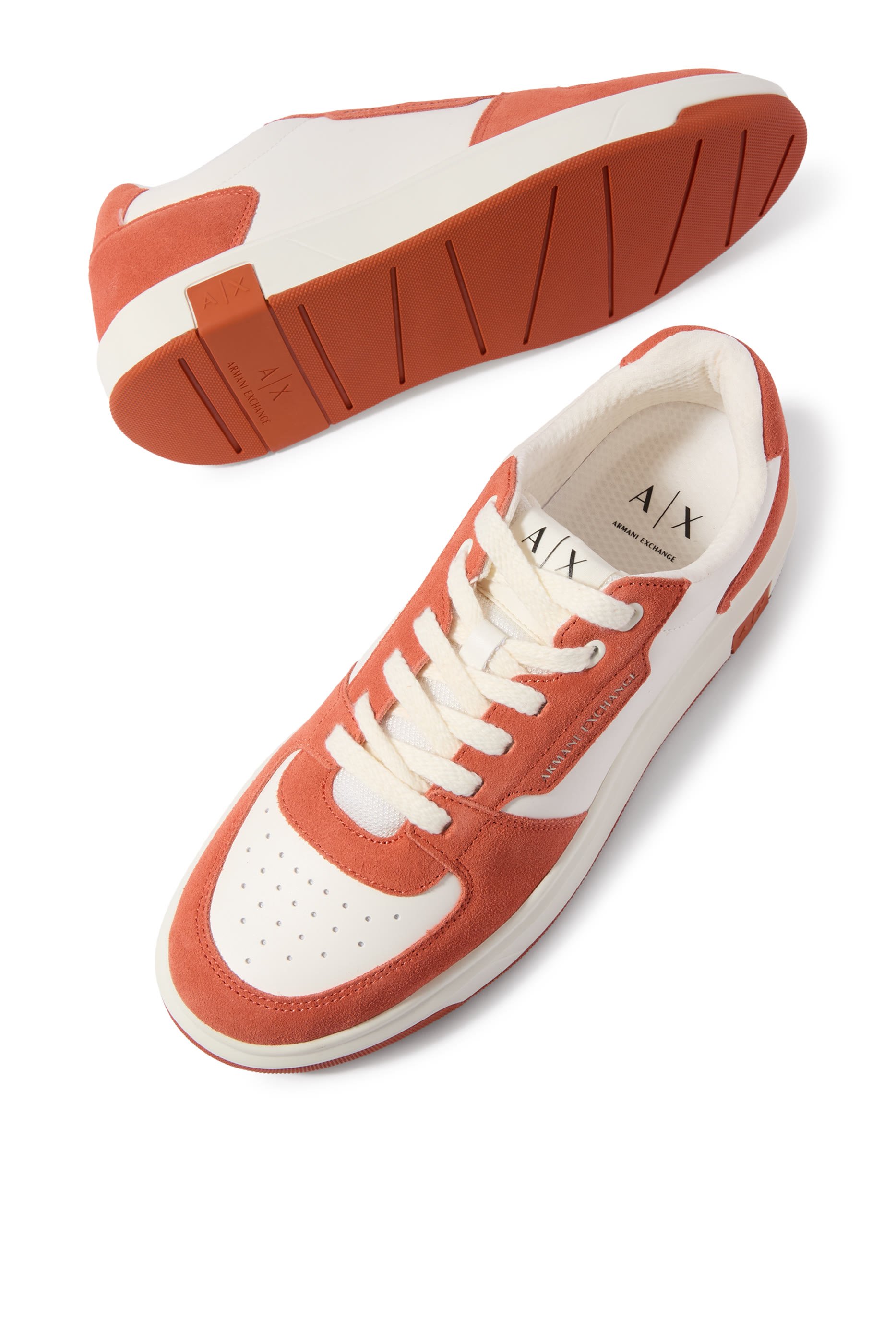 سنيكرز فينيس بشعار الماركة