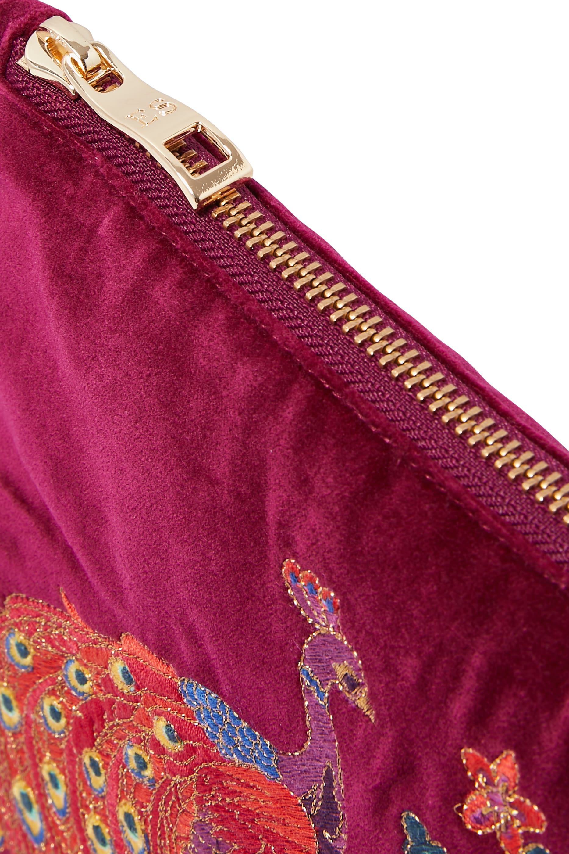 حقبة ايفرداي صغيرة بتطريزات زهور وطاووس