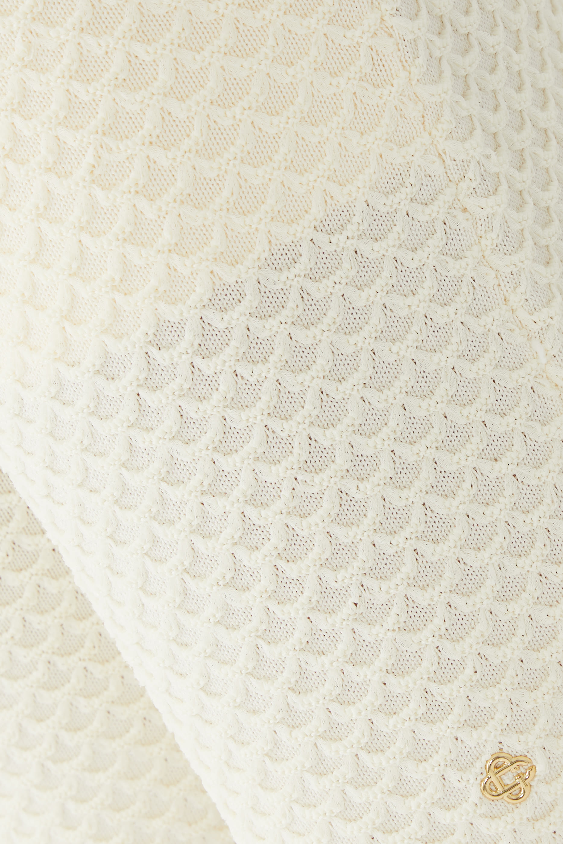 شورت برمودا برقعة بشعار الماركة