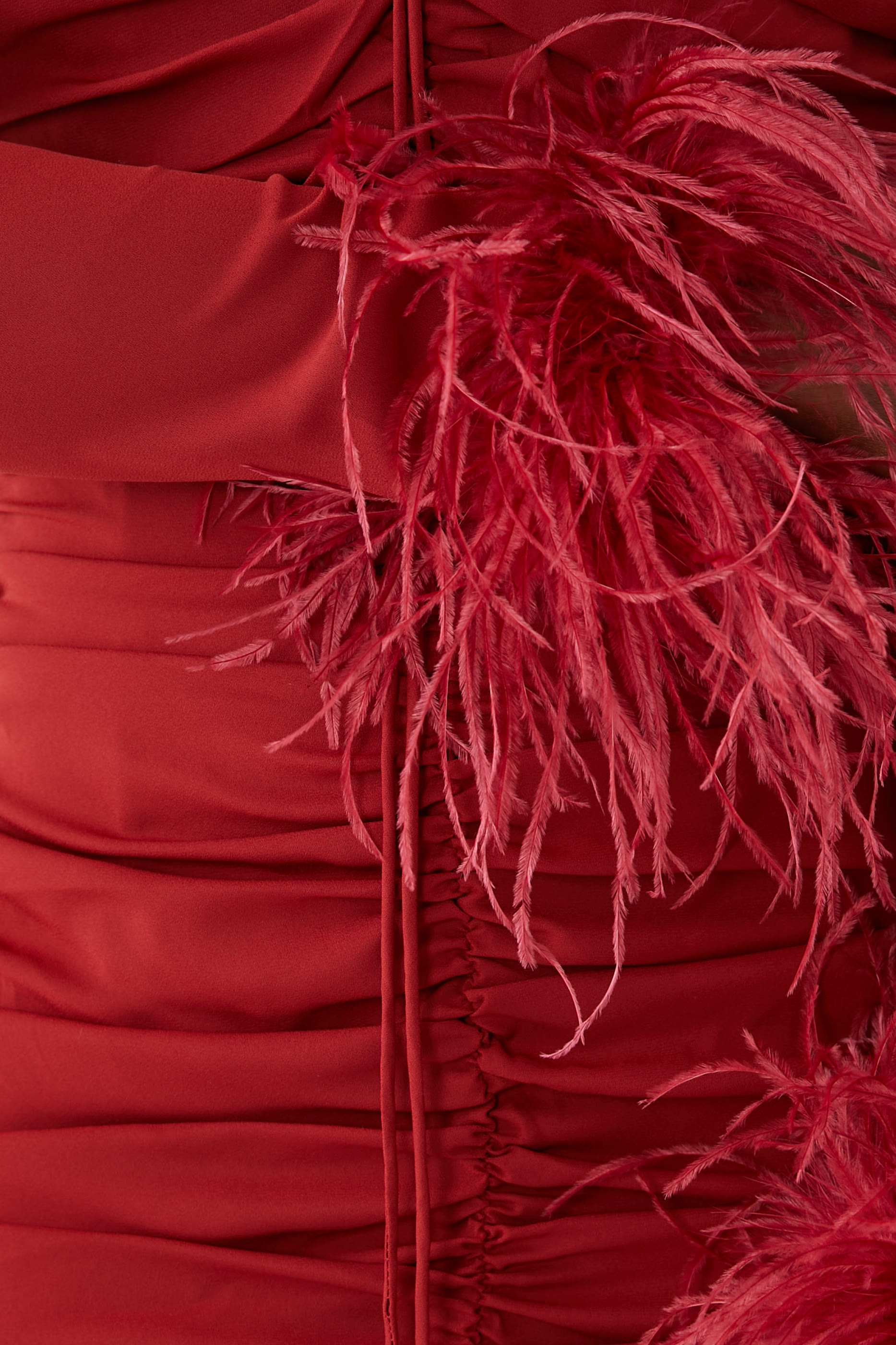 فستان مامي قصير مزين بالريش