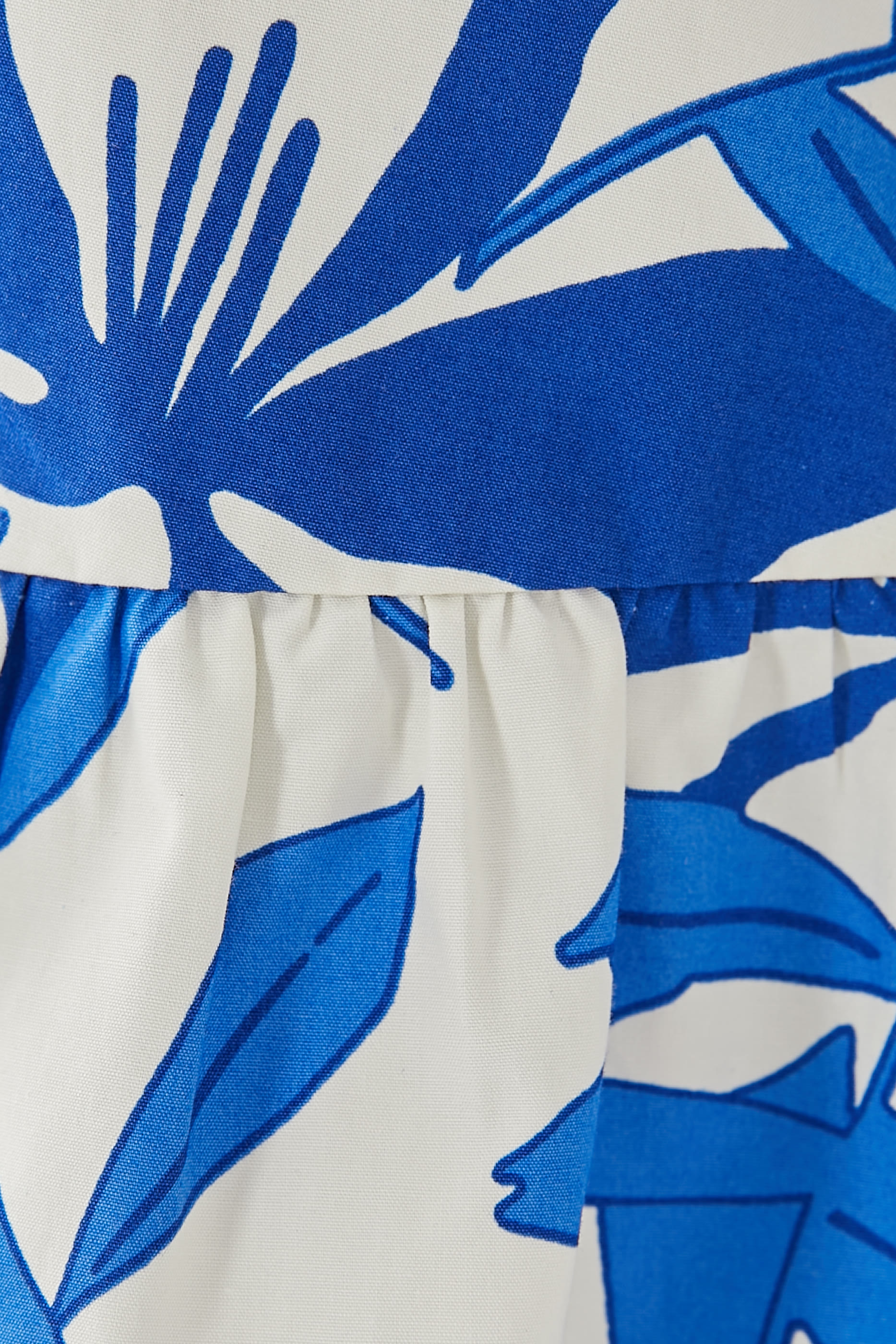 فستان أزرق قصير متوسط بياقة مربعة