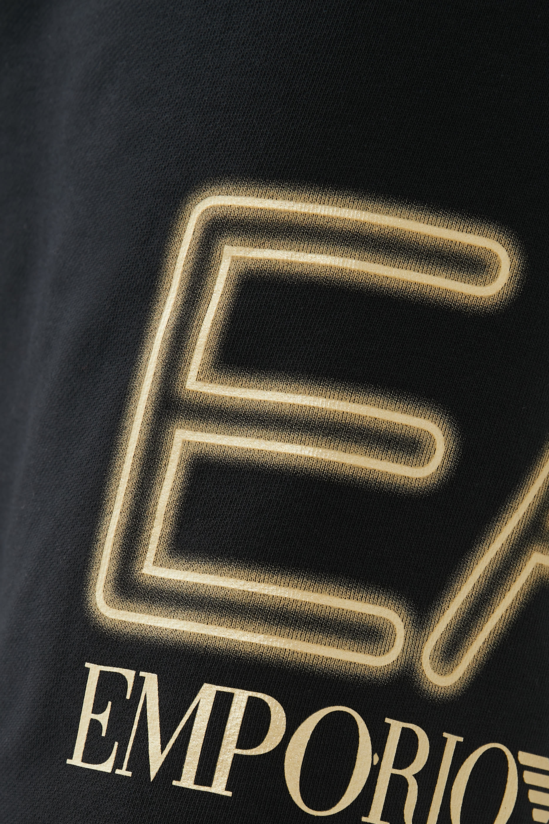 شورت رياضي بشعار الماركة