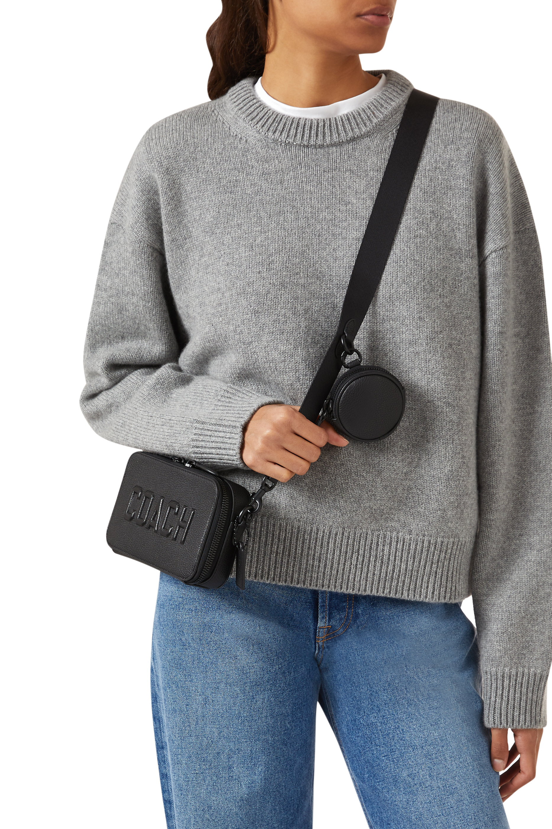 حقيبة كروس تشارتر بتصميم رفيع بنقشة شعار الماركة غرافيكي