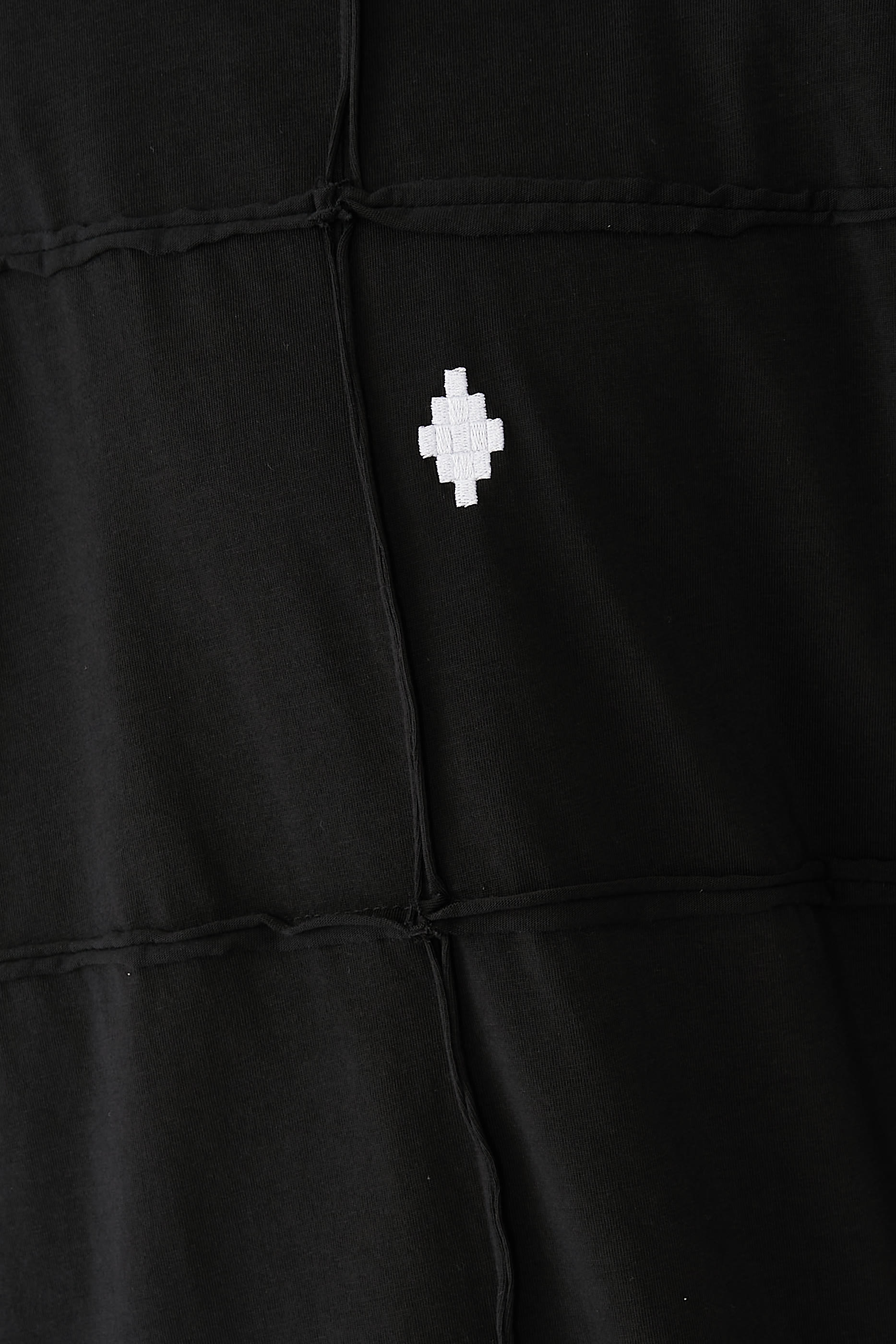 تيشيرت بشعار الماركة