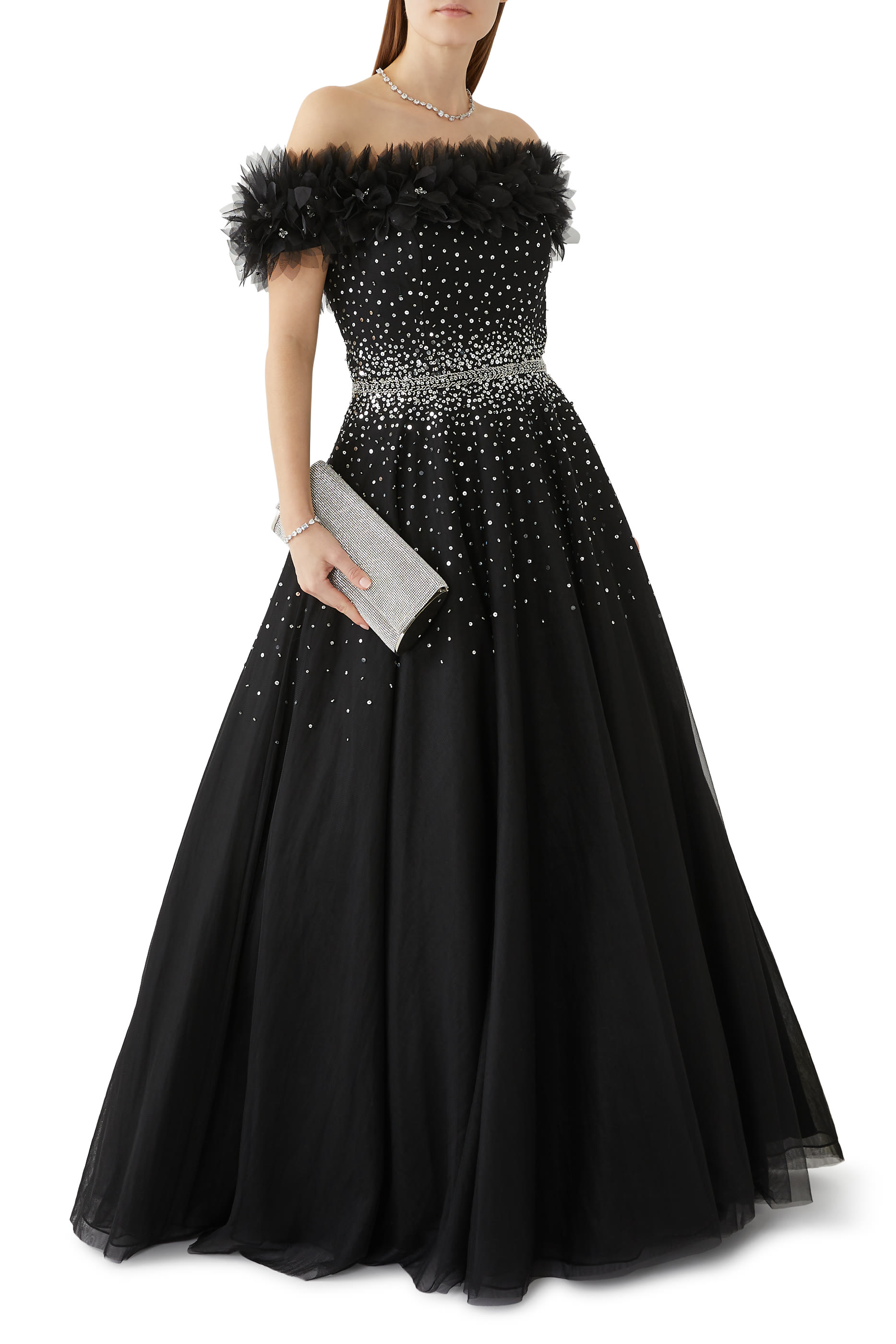 فستان سهرة بأكتاف مكشوفة