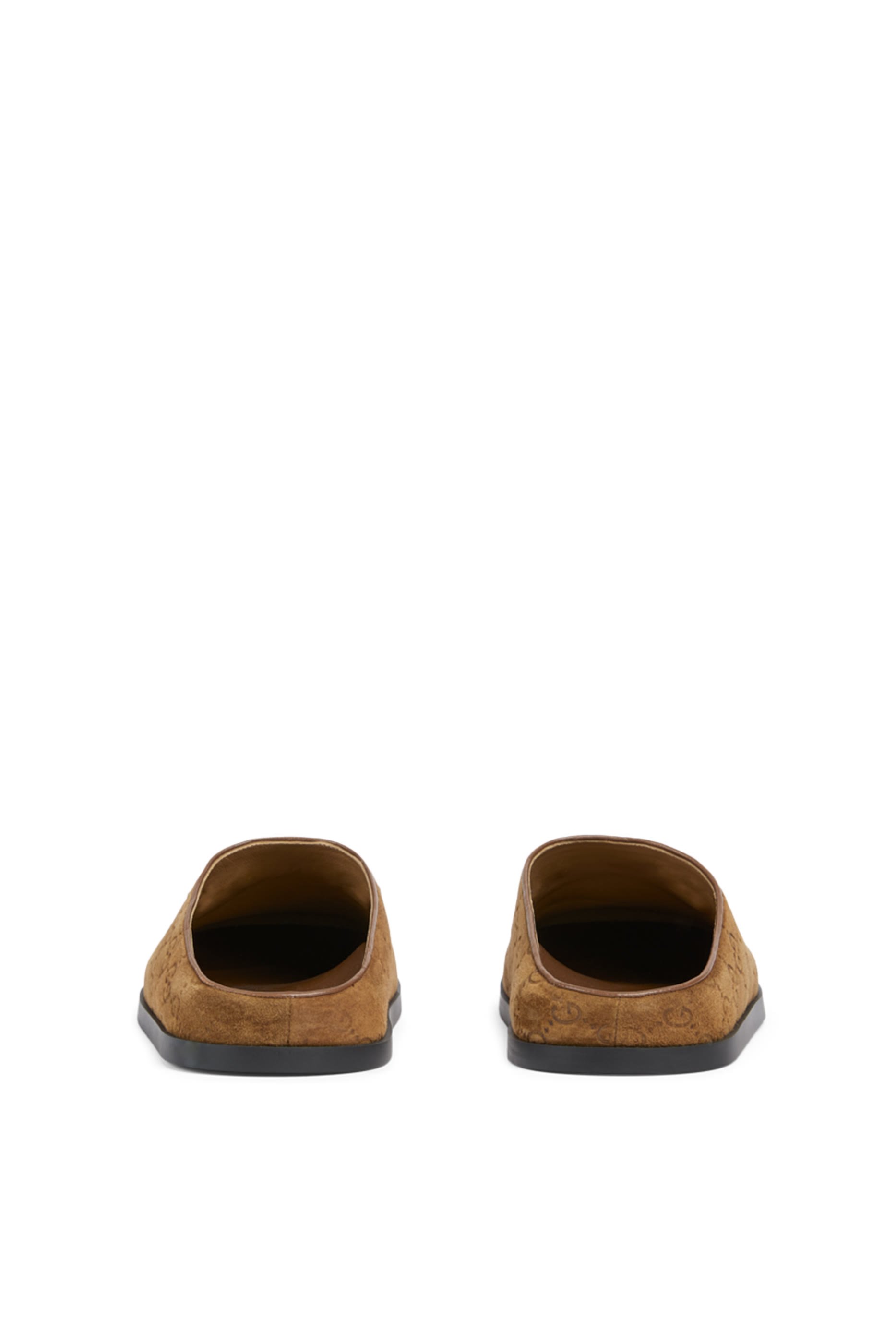 حذاء مفتوح من الخلف بحلية لجام الحصان