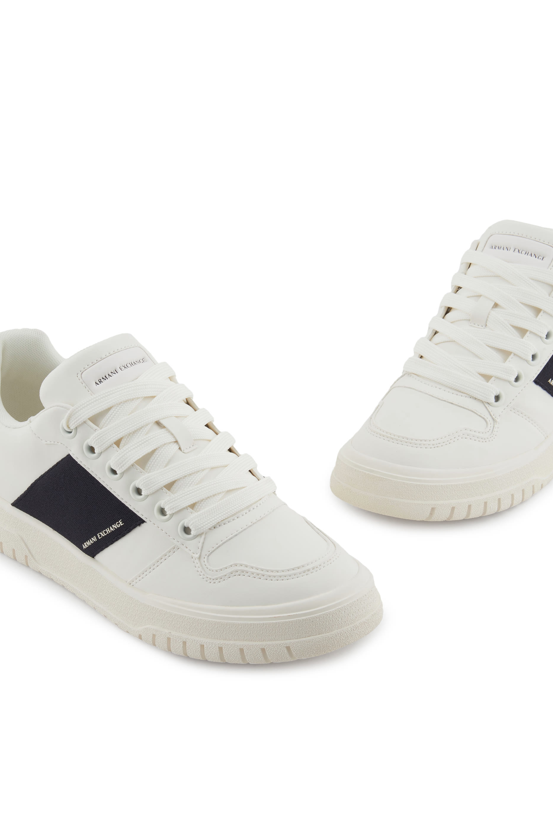 سنيكرز بكاحل منخفض جلد صناعي