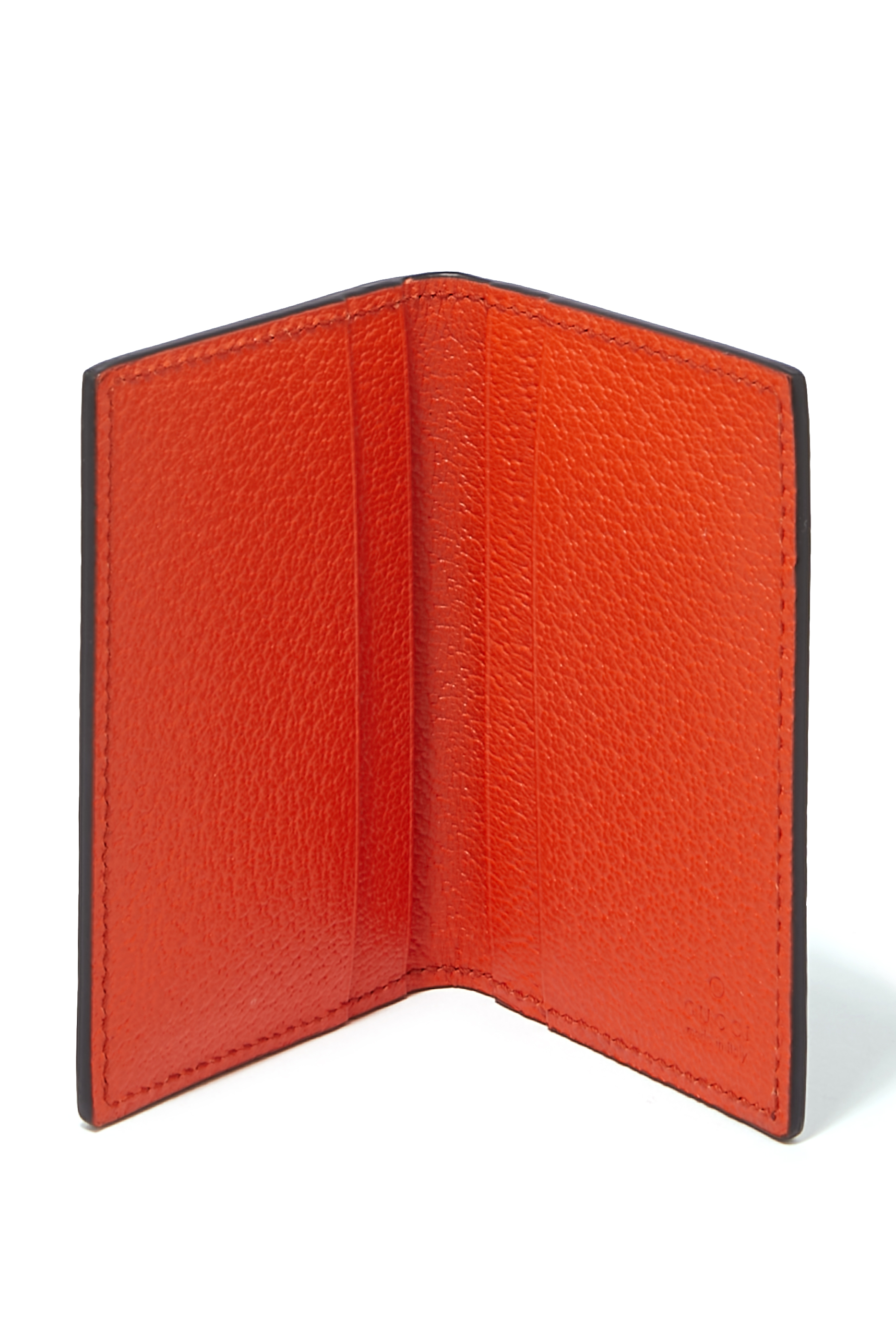 محفظة بتصميم حافظة بطاقات بحرف G