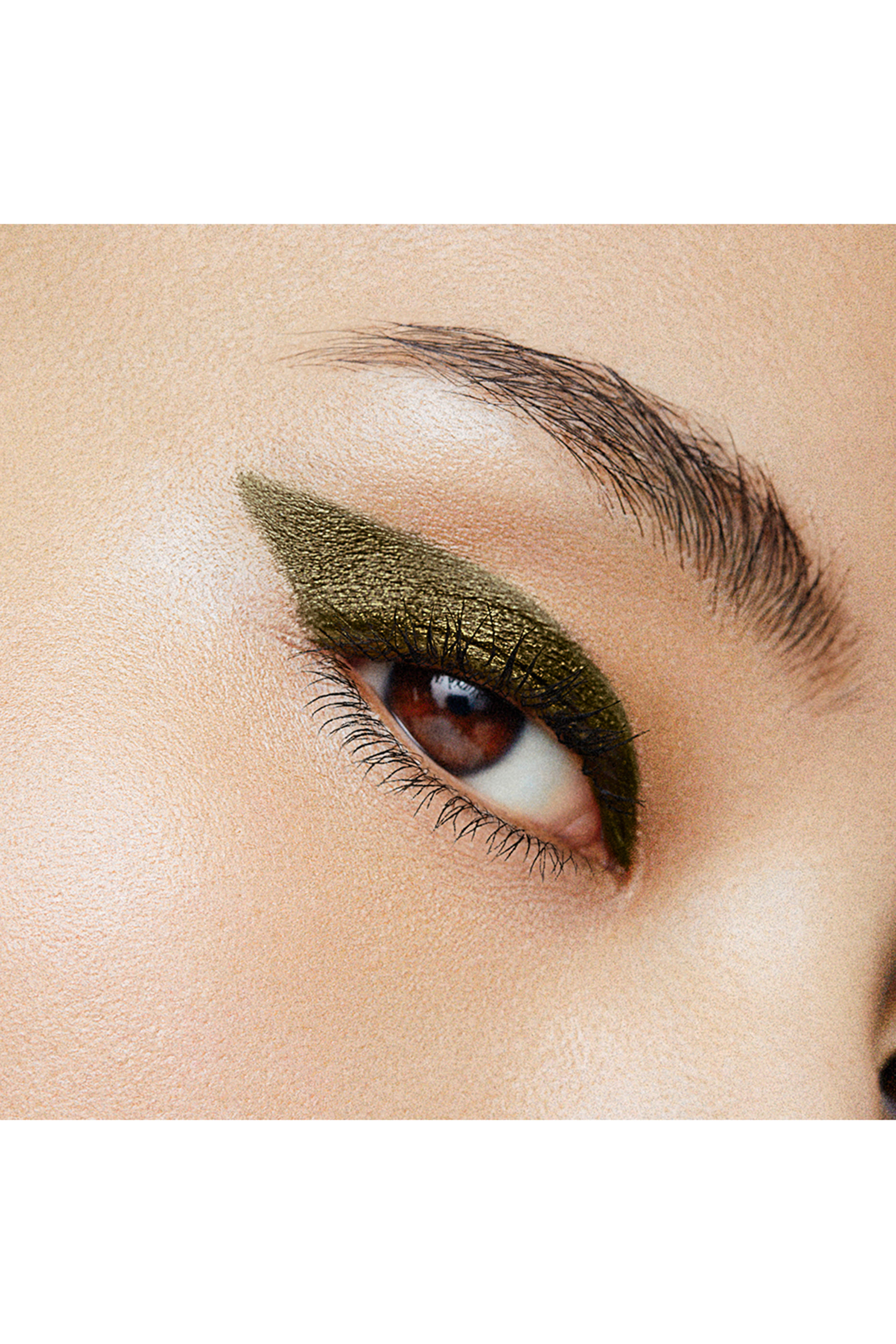 ظل العيون أكوا ريزيست سموكي